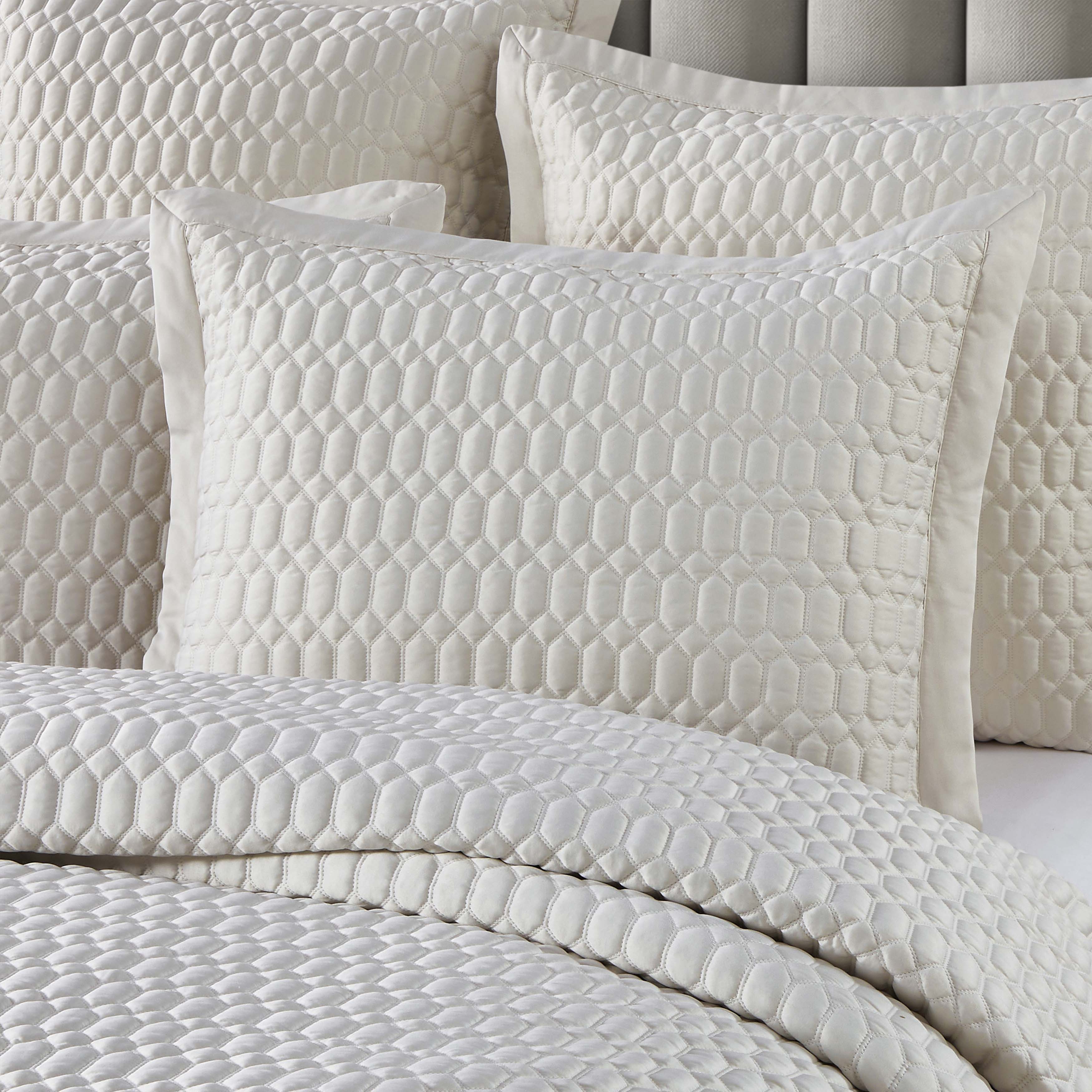 Brilliance Ivory 3 Piece Quilt Set IN King/ Cal King- Final Sale Quilt Sets By US Office - Latest-bedding
