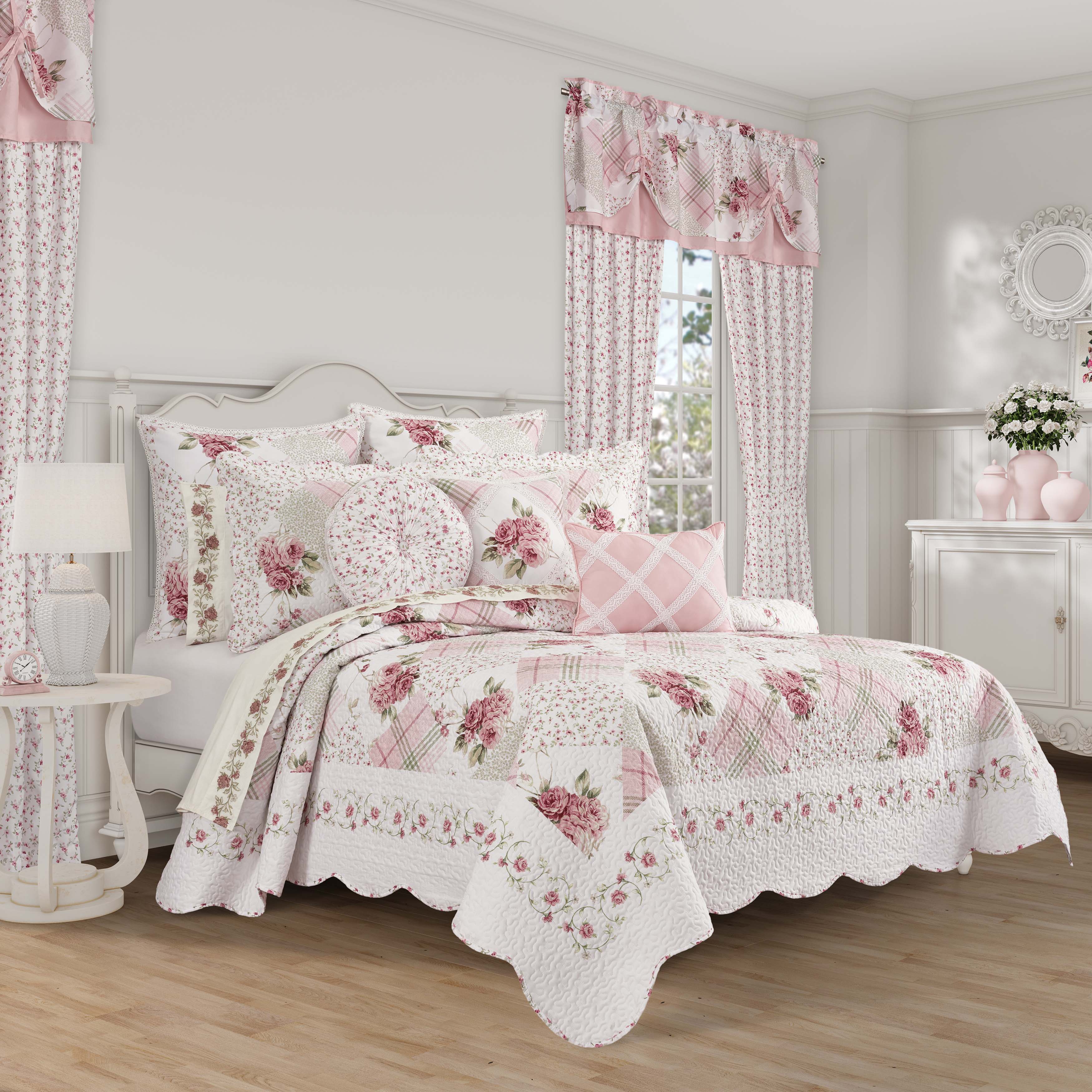 Pyramid Dreams 3 Piece Quilt Set Quilt Sets By J. Queen New York