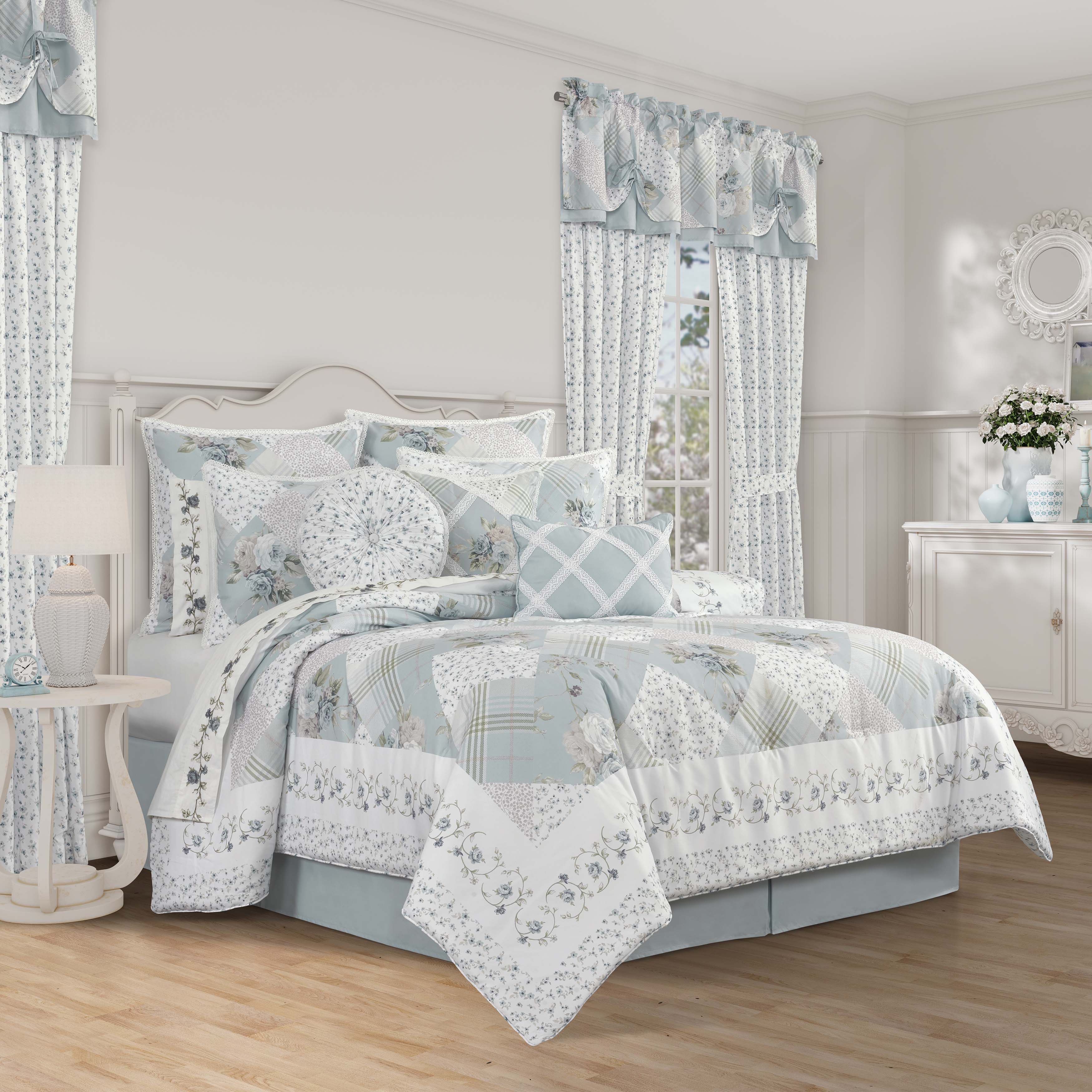 Bungalow Spa 4 Piece Comforter Set Comforter Sets By J. Queen New York