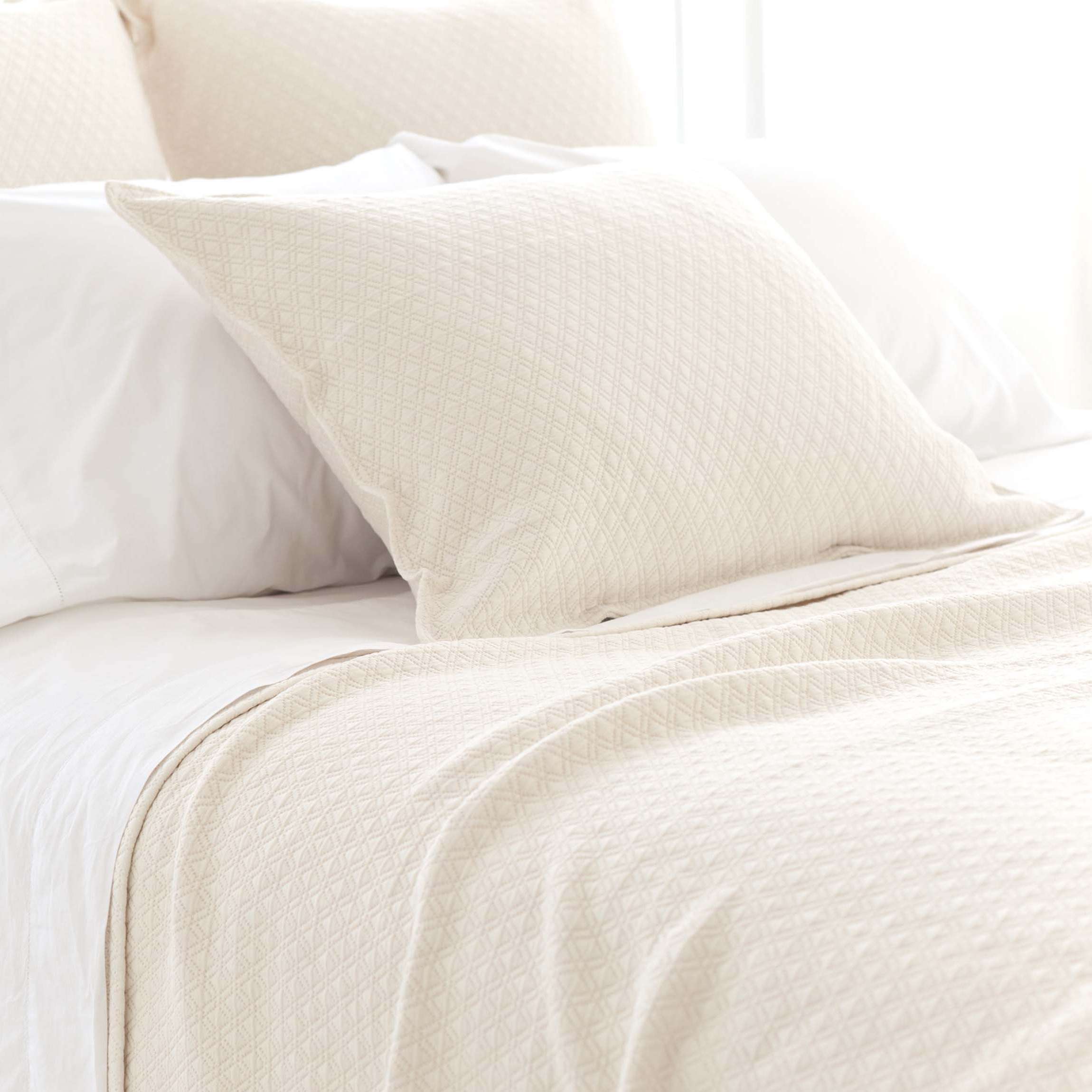 Diamond Matelasse Coverlet Coverlet By Annie Selke