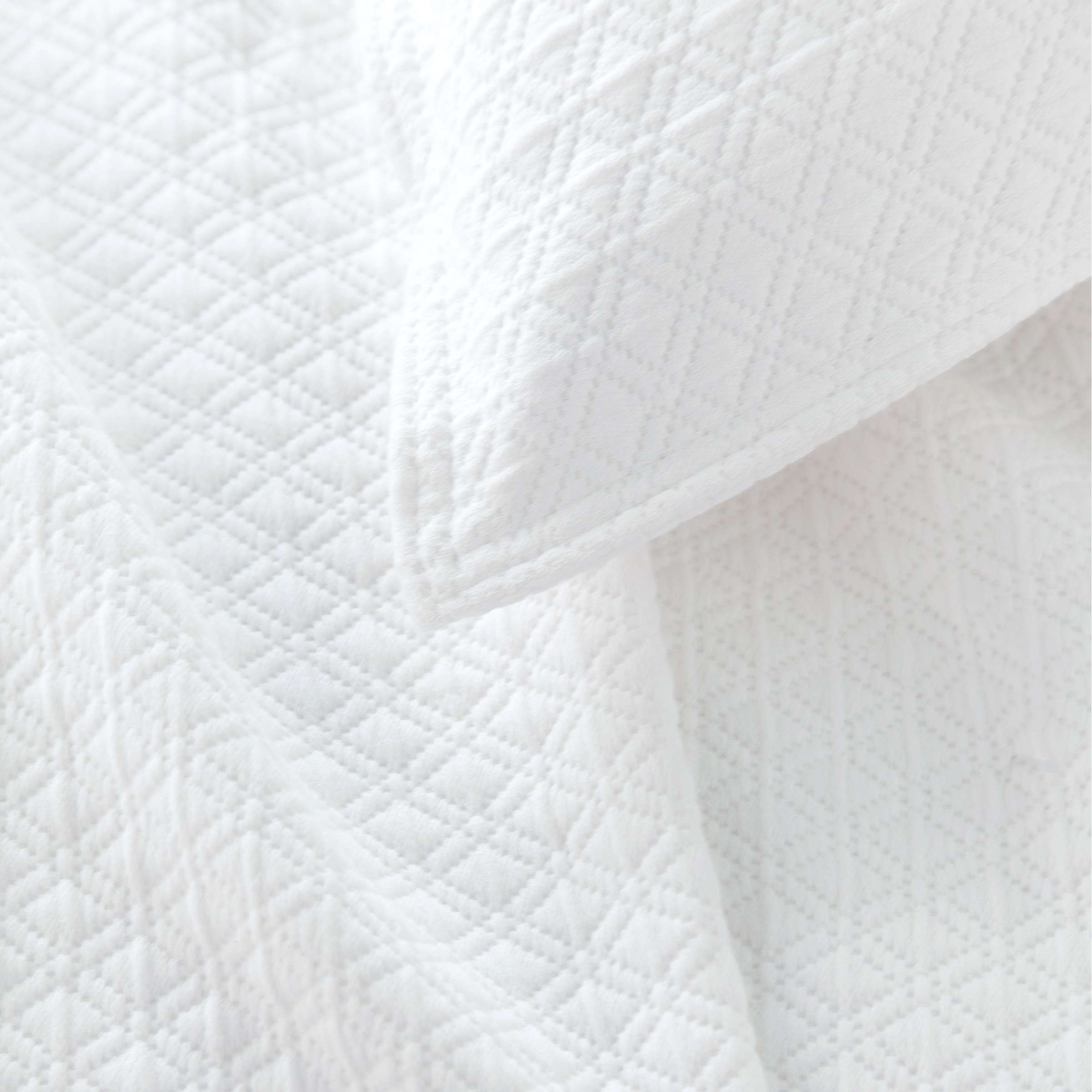 Diamond Matelasse Coverlet Coverlet By Annie Selke