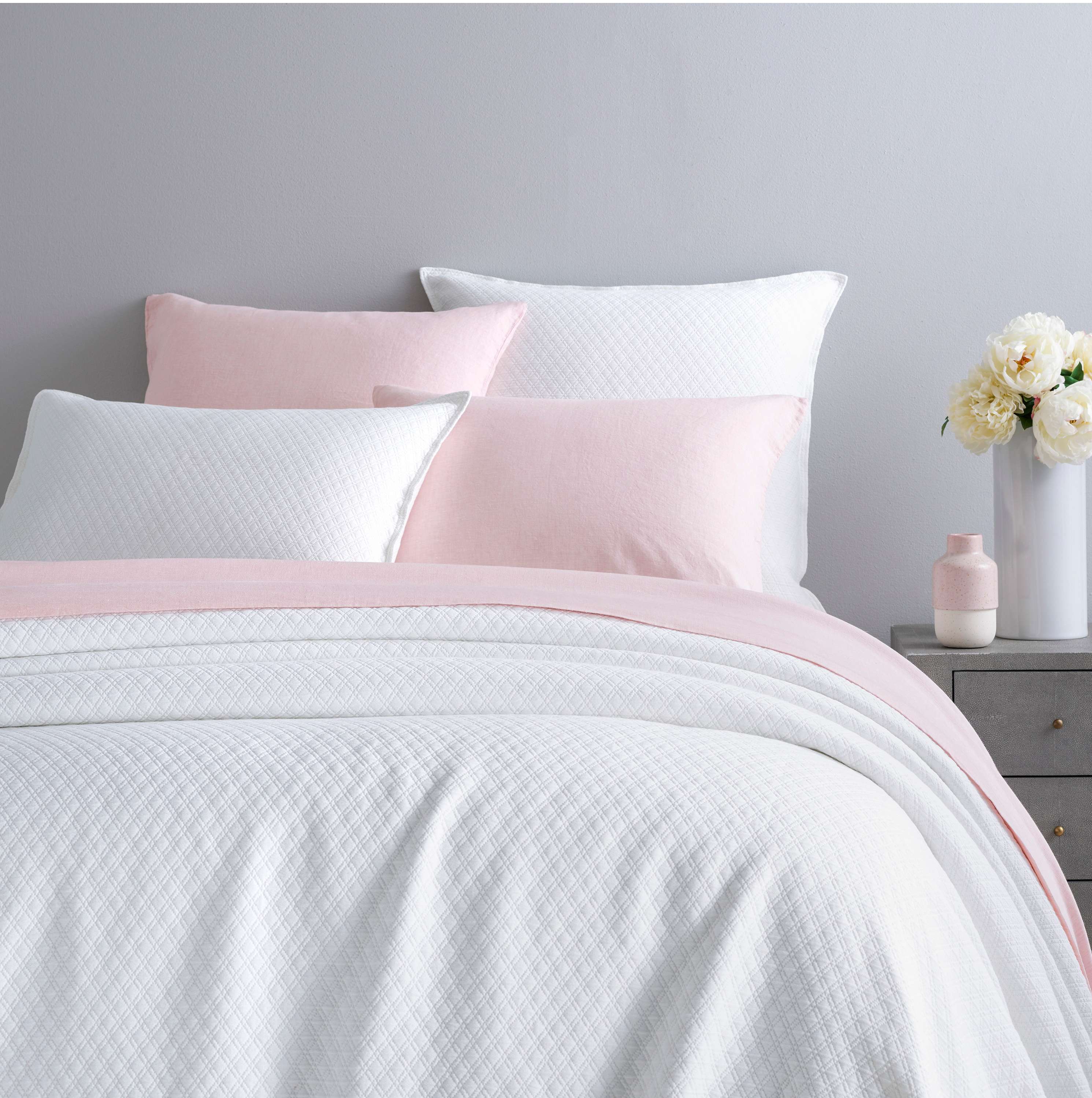 Diamond Matelasse Coverlet Coverlet By Annie Selke