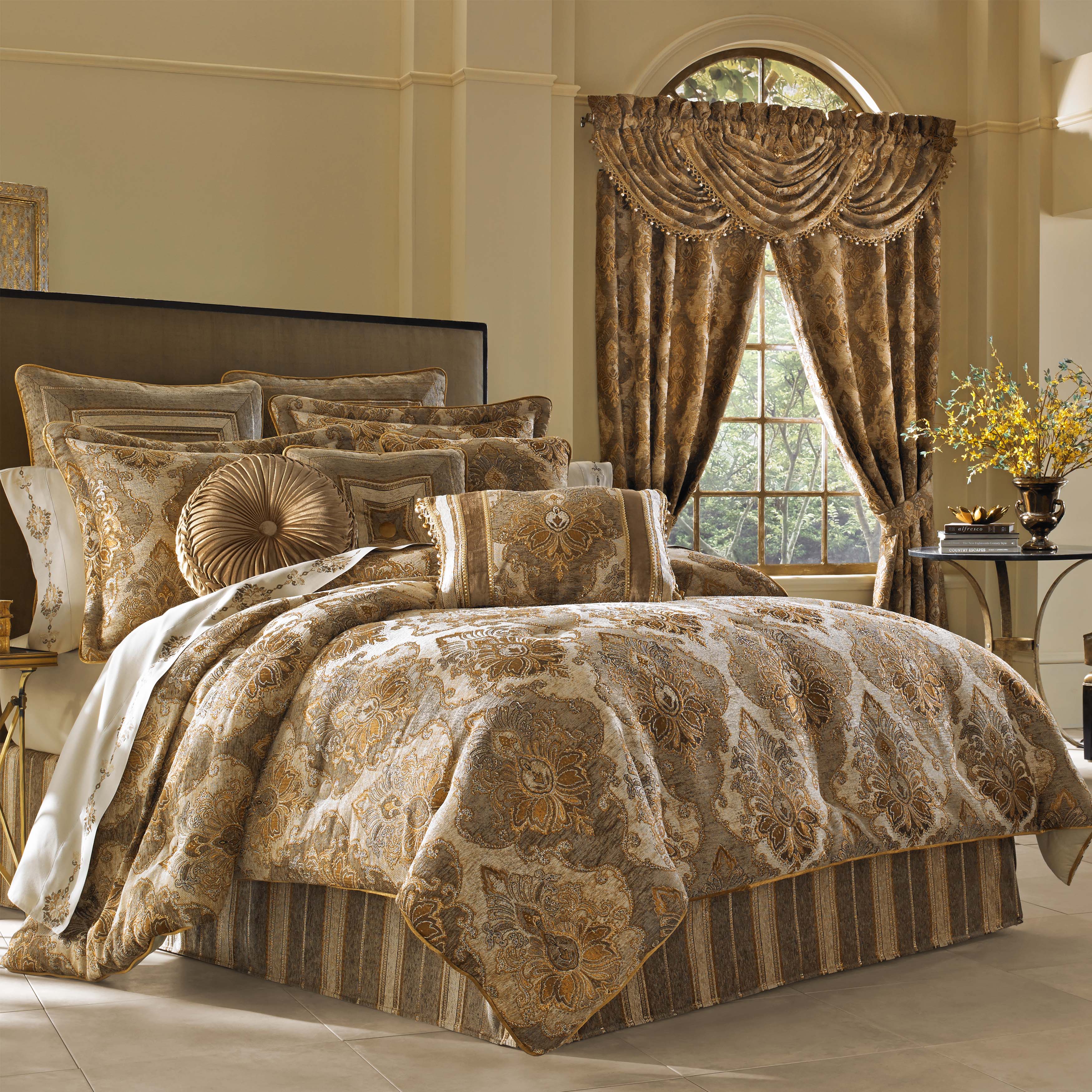 Bradshaw Natural 4-Piece Comforter Set By J Queen Comforter Sets By J. Queen New York