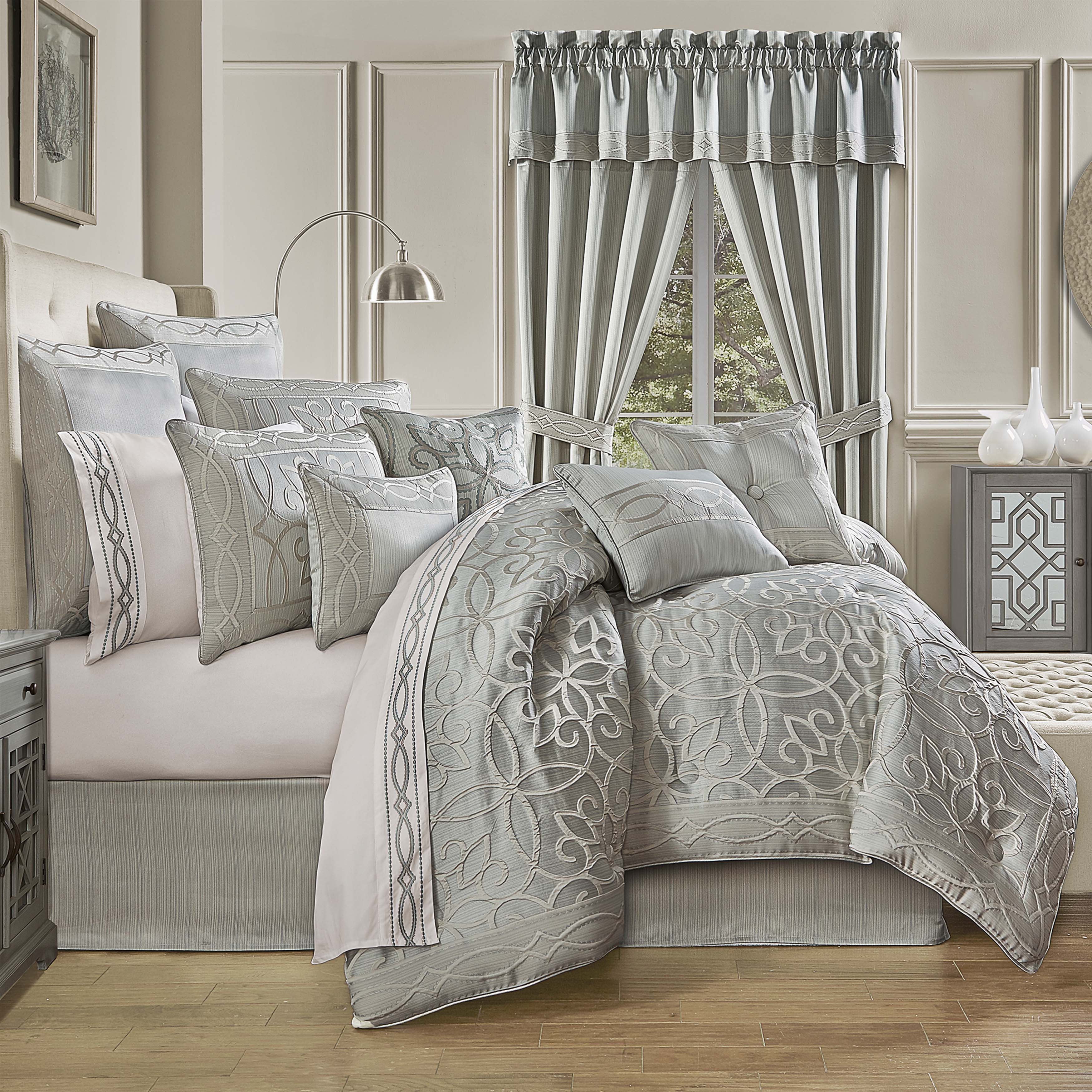 Nouveau SPA 4-Piece Comforter Set By J Queen Comforter Sets By J. Queen New York