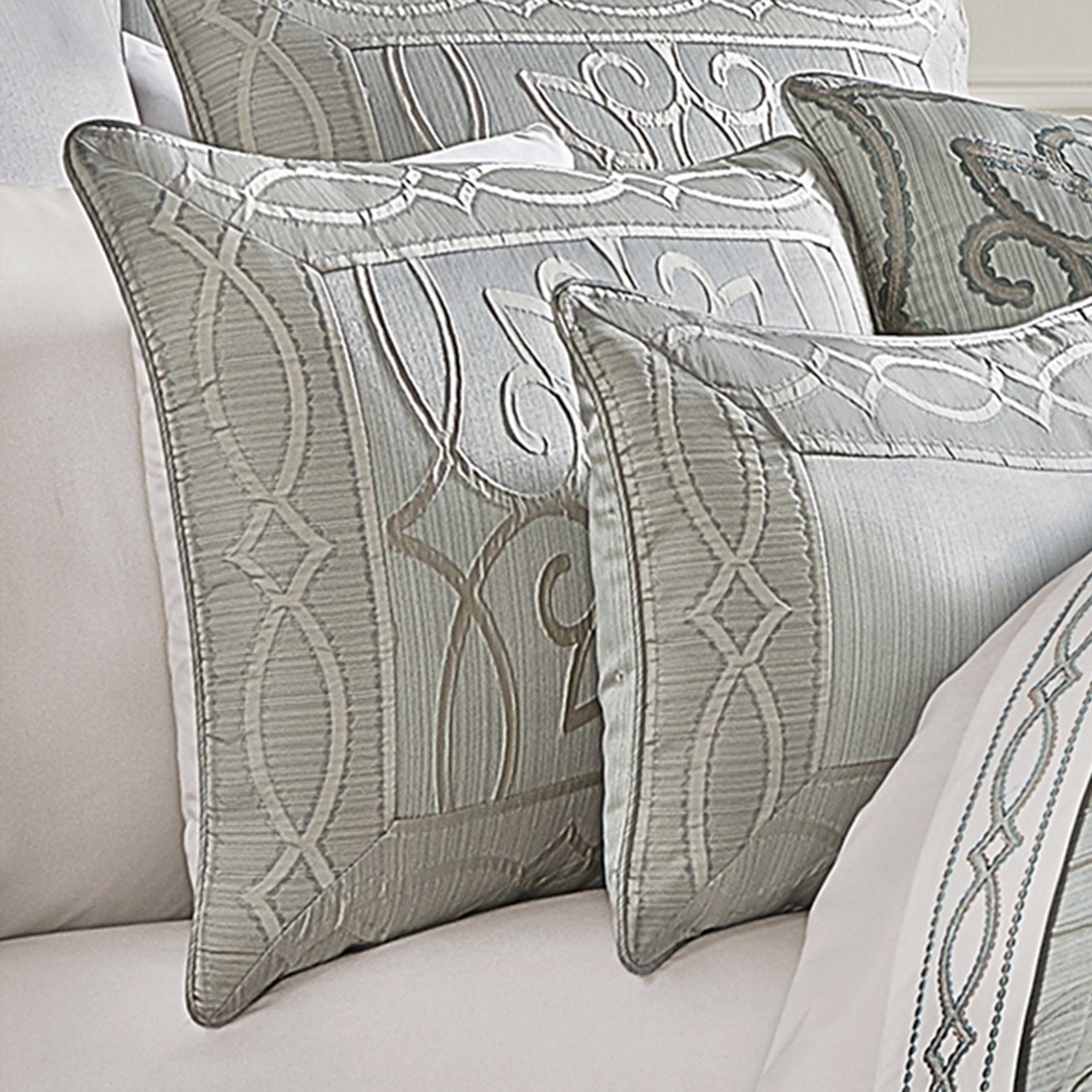 Nouveau SPA 4-Piece Comforter Set By J Queen Comforter Sets By J. Queen New York