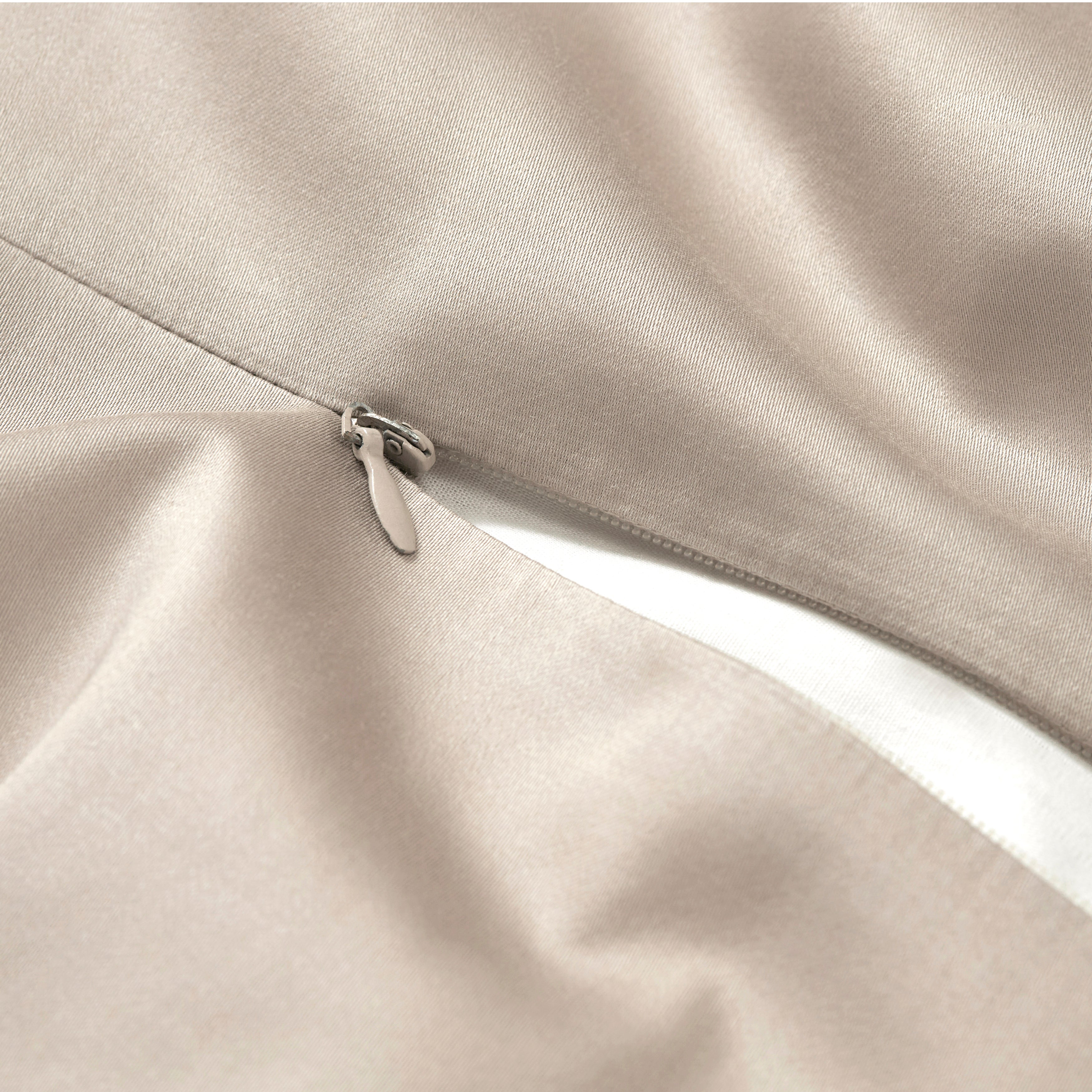 Premier Sateen 3 Piece Duvet Cover Set Duvet Covers By J. Queen New York