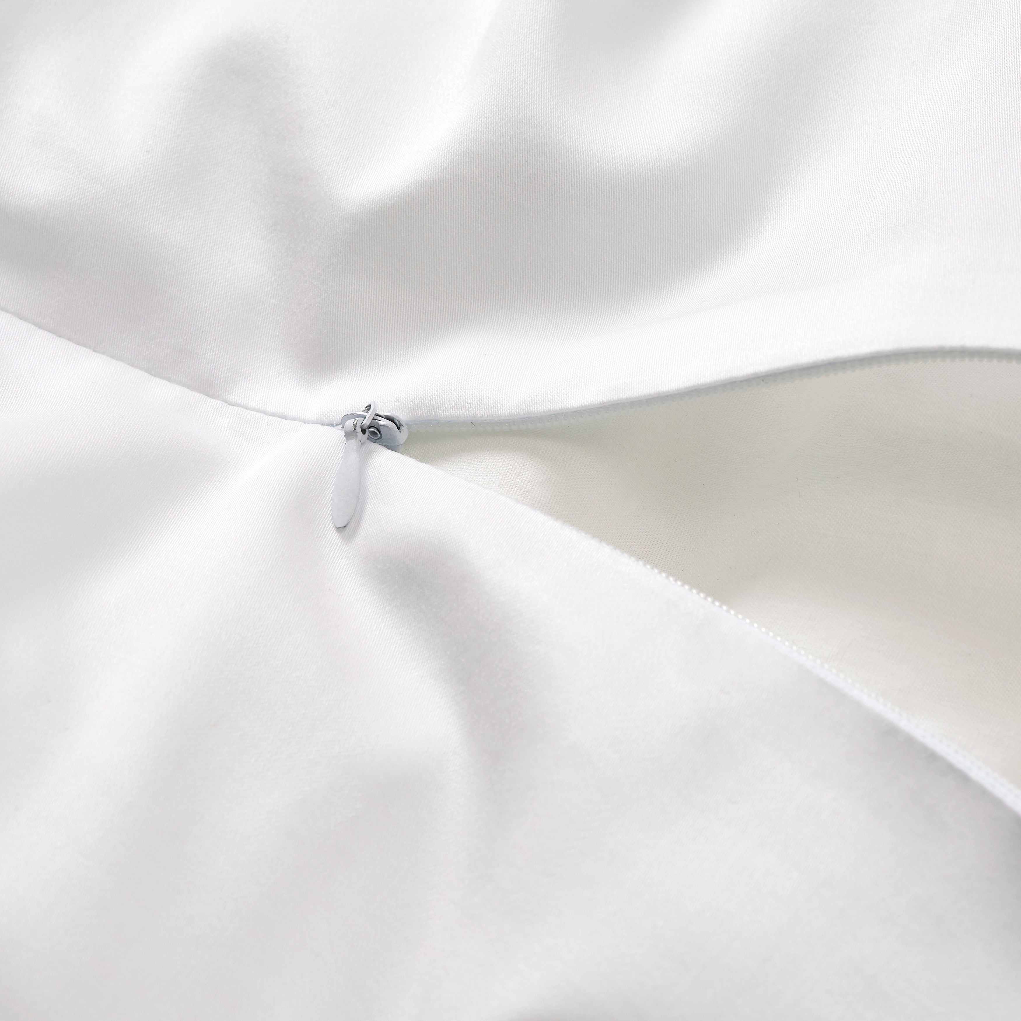 Premier Sateen 3 Piece Duvet Cover Set Duvet Covers By J. Queen New York