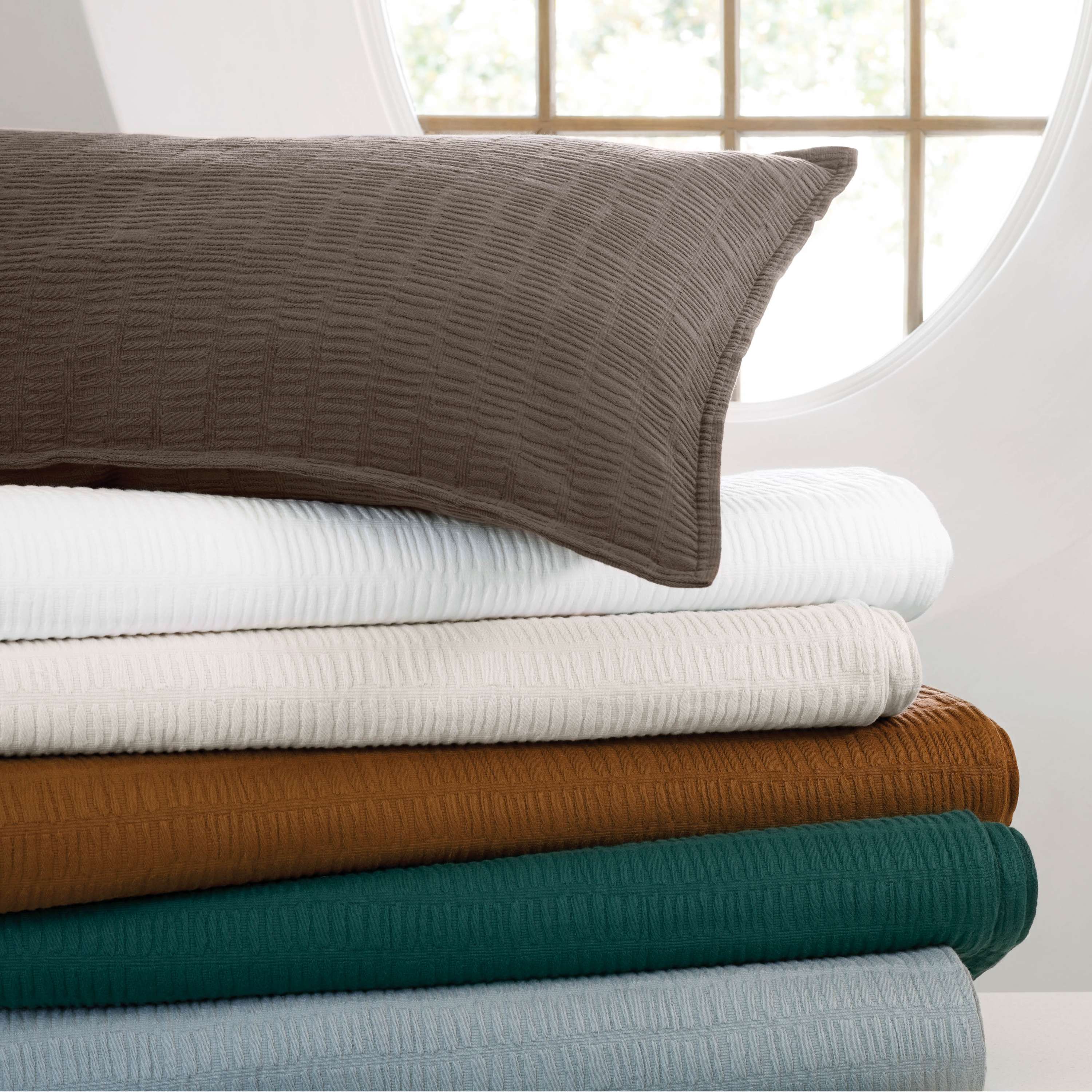 Roark Matelasse Coverlet Coverlet By Annie Selke