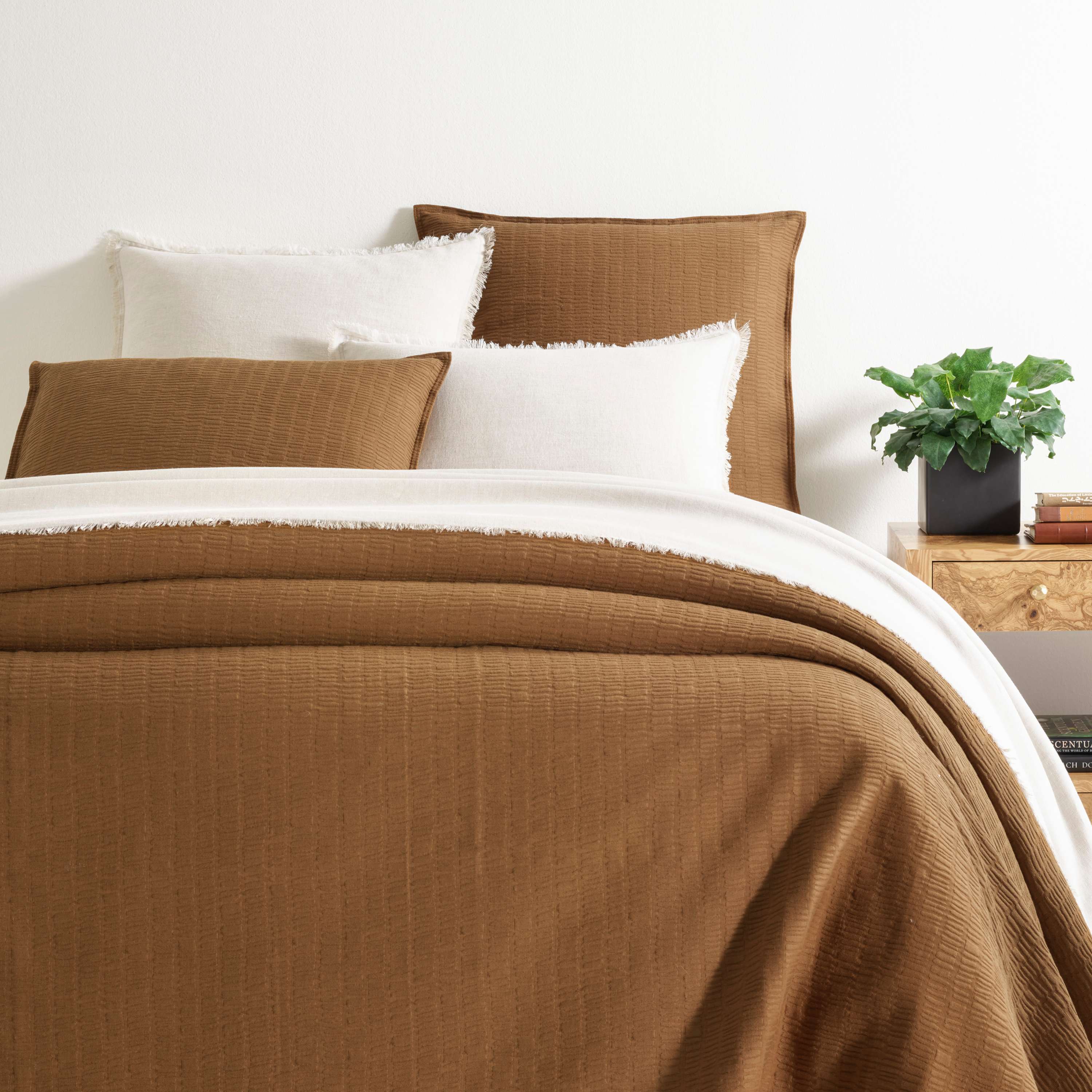 Roark Matelasse Coverlet Coverlet By Annie Selke