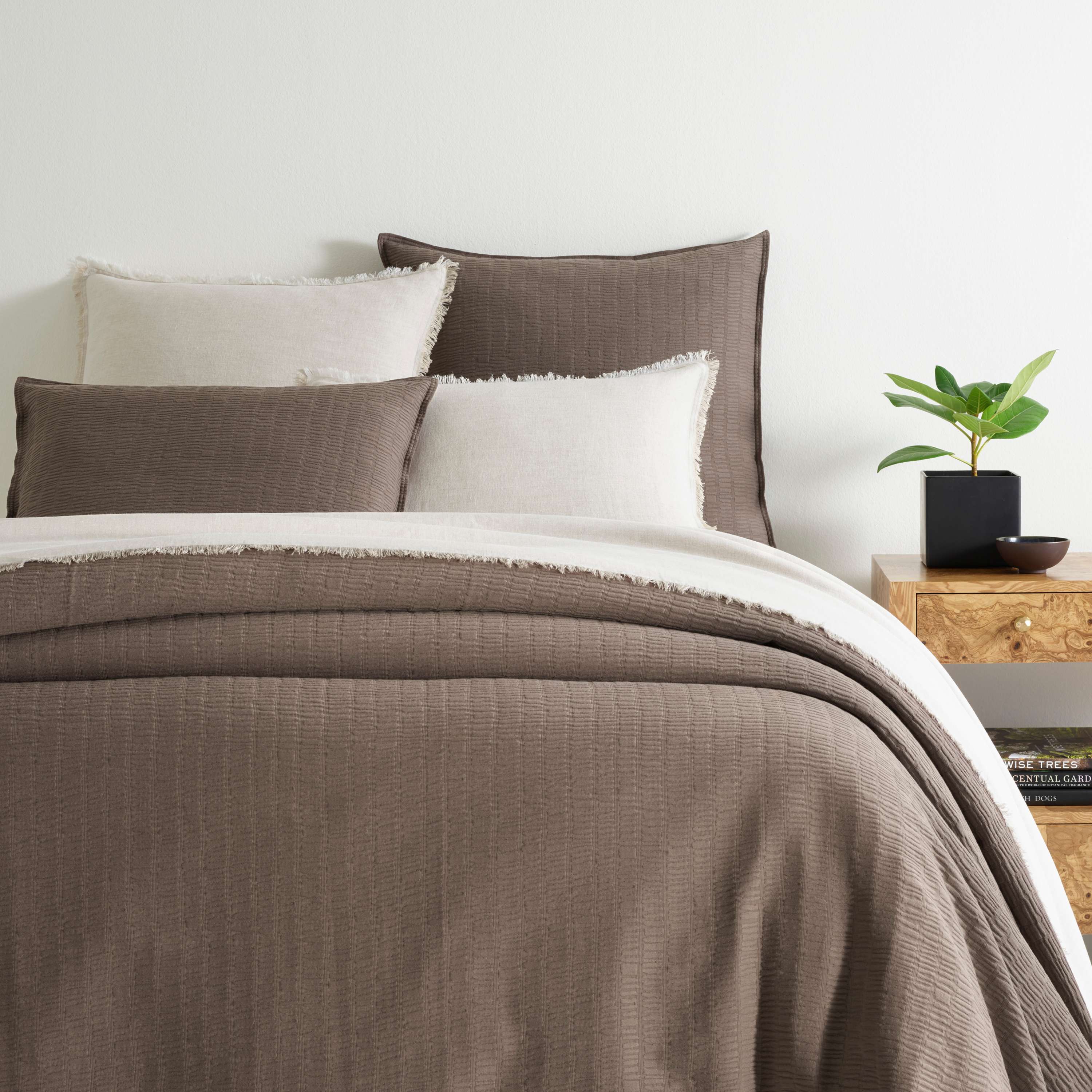 Roark Matelasse Coverlet Coverlet By Annie Selke