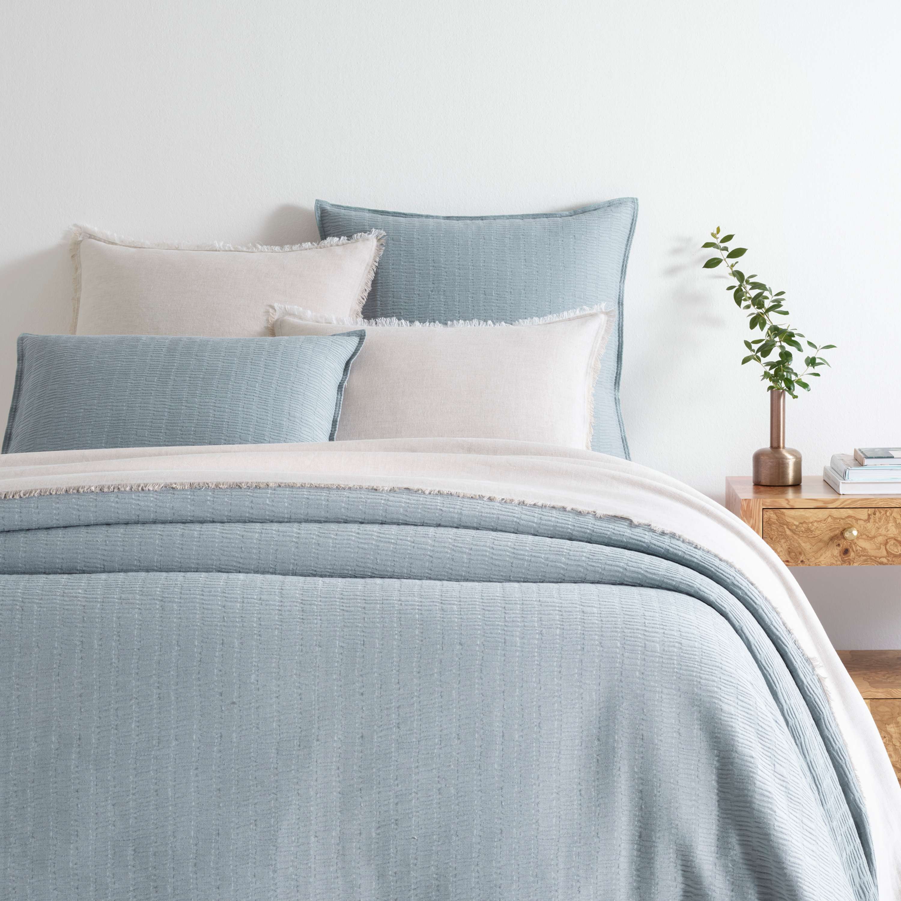 Roark Matelasse Coverlet Coverlet By Annie Selke