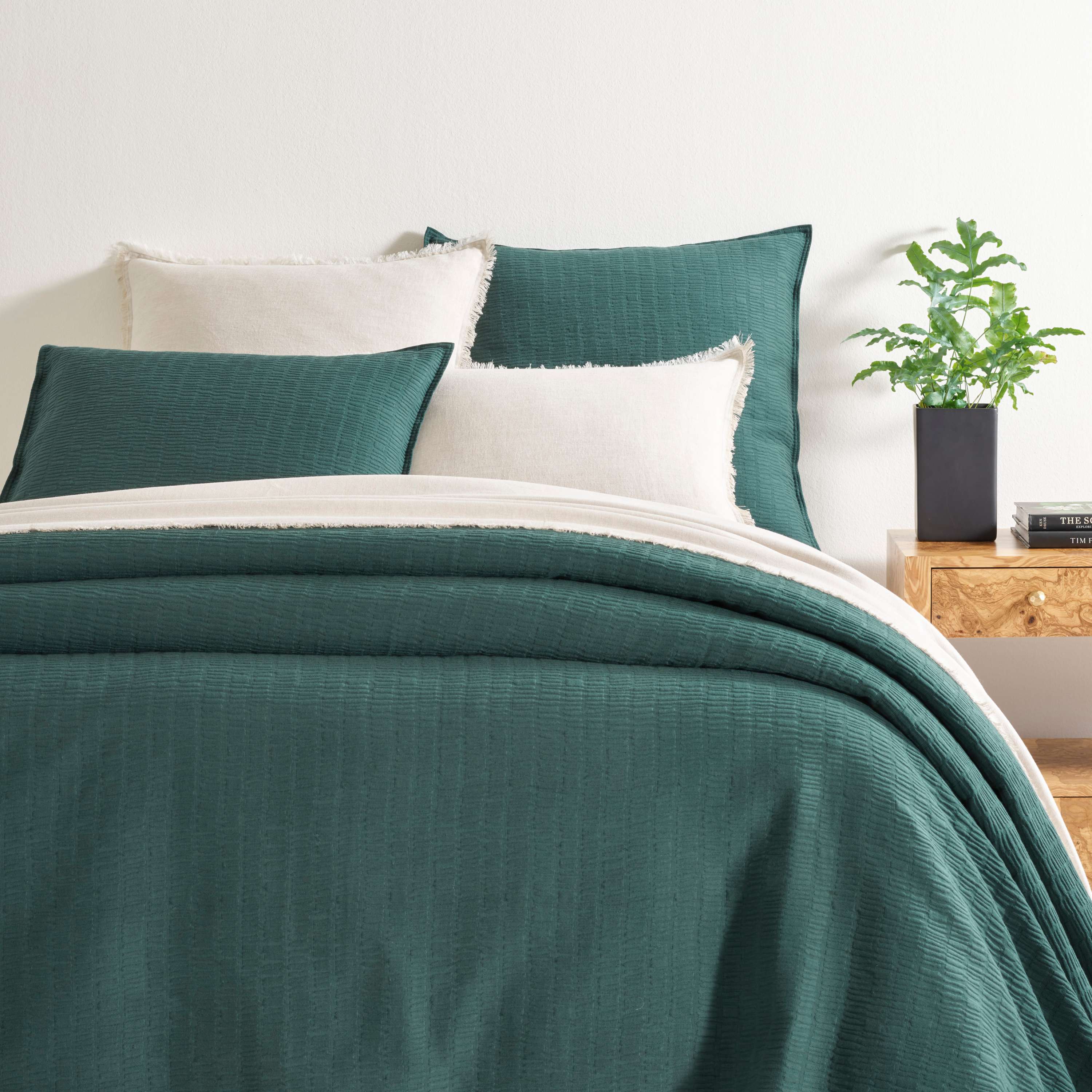 Roark Matelasse Coverlet Coverlet By Annie Selke