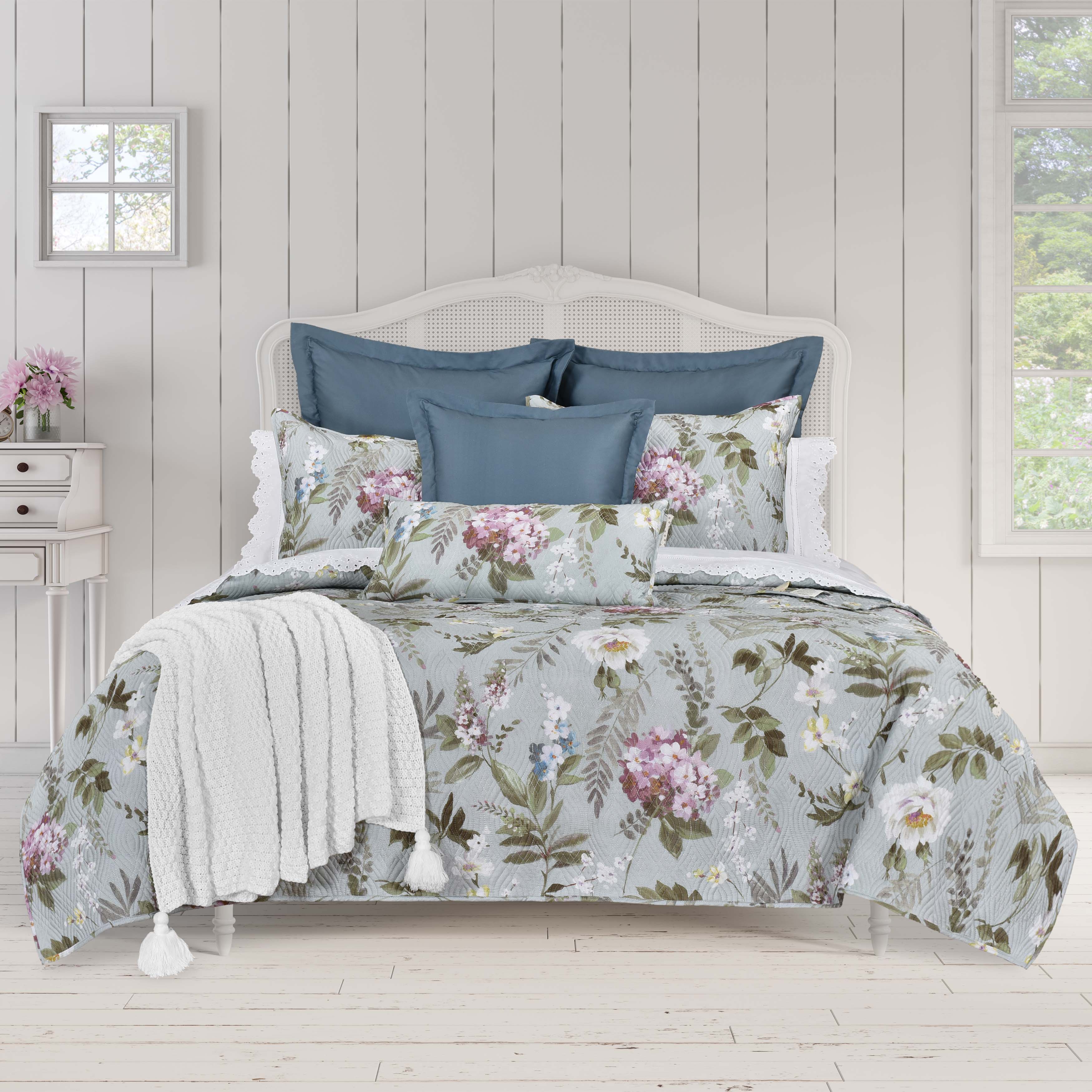 Sara Sea Foam 3 Piece Quilt Set Quilt Sets By J. Queen New York