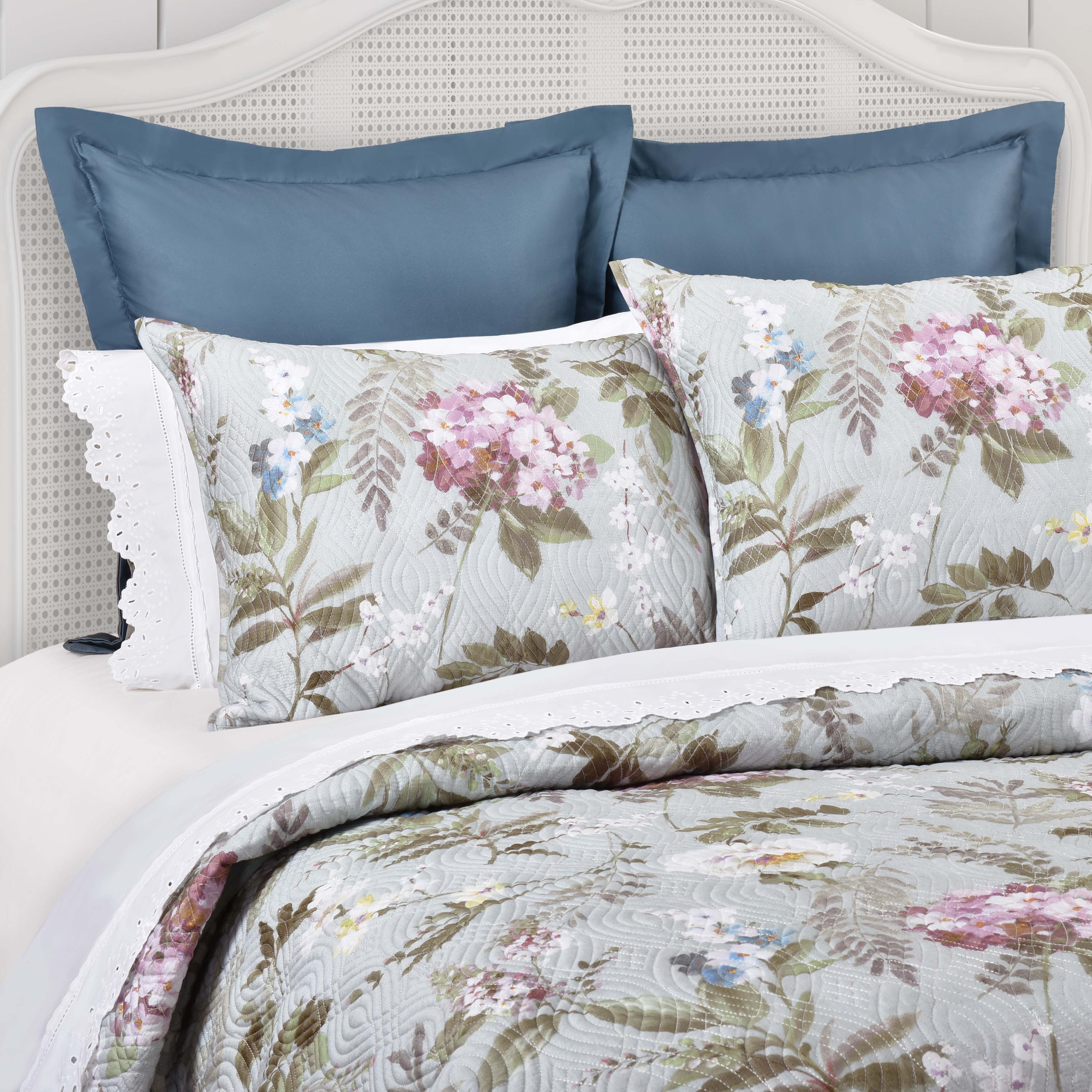 Sara Sea Foam 3 Piece Quilt Set Quilt Sets By J. Queen New York
