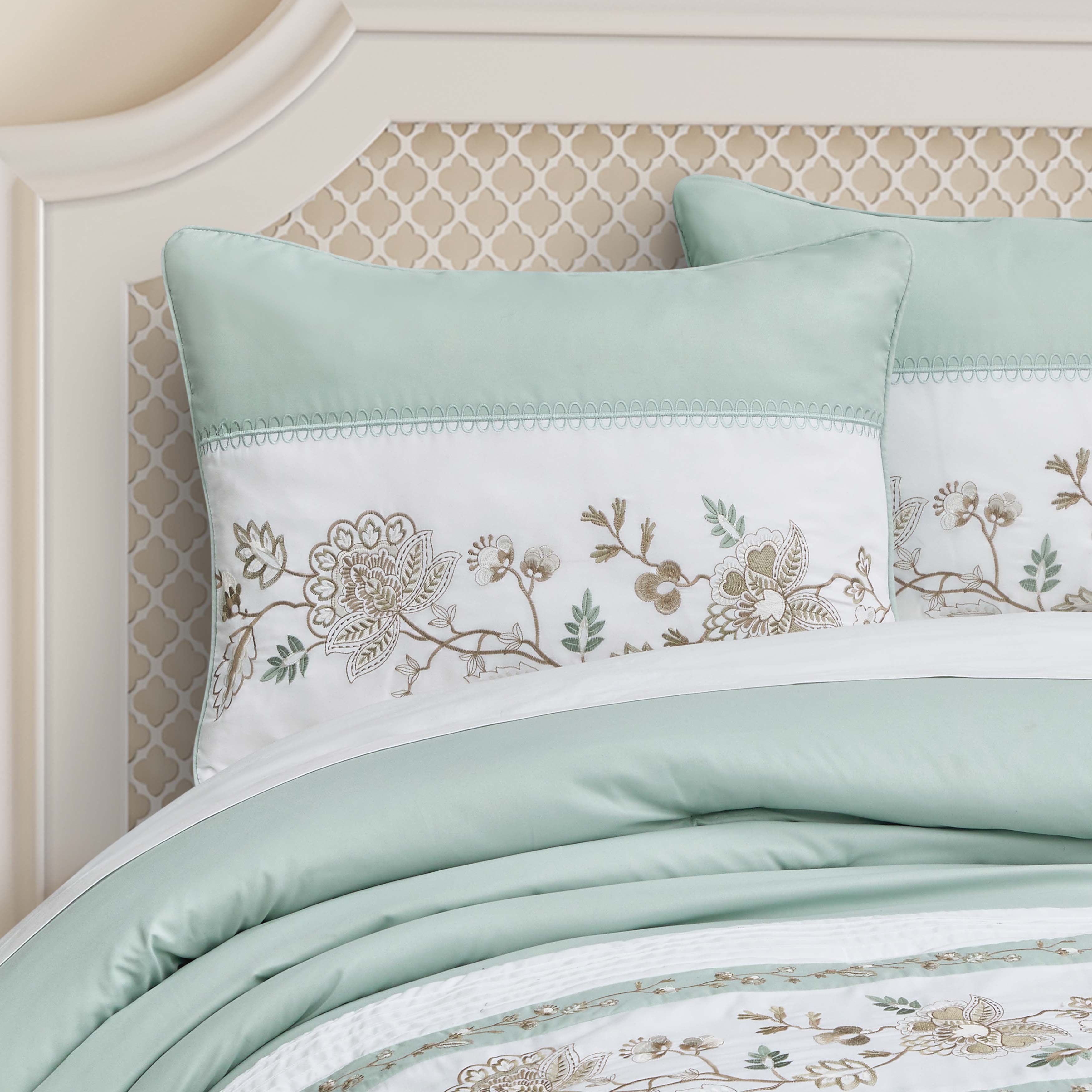 Spring Social Spa 3 Piece Comforter Set Comforter Sets By J. Queen New York