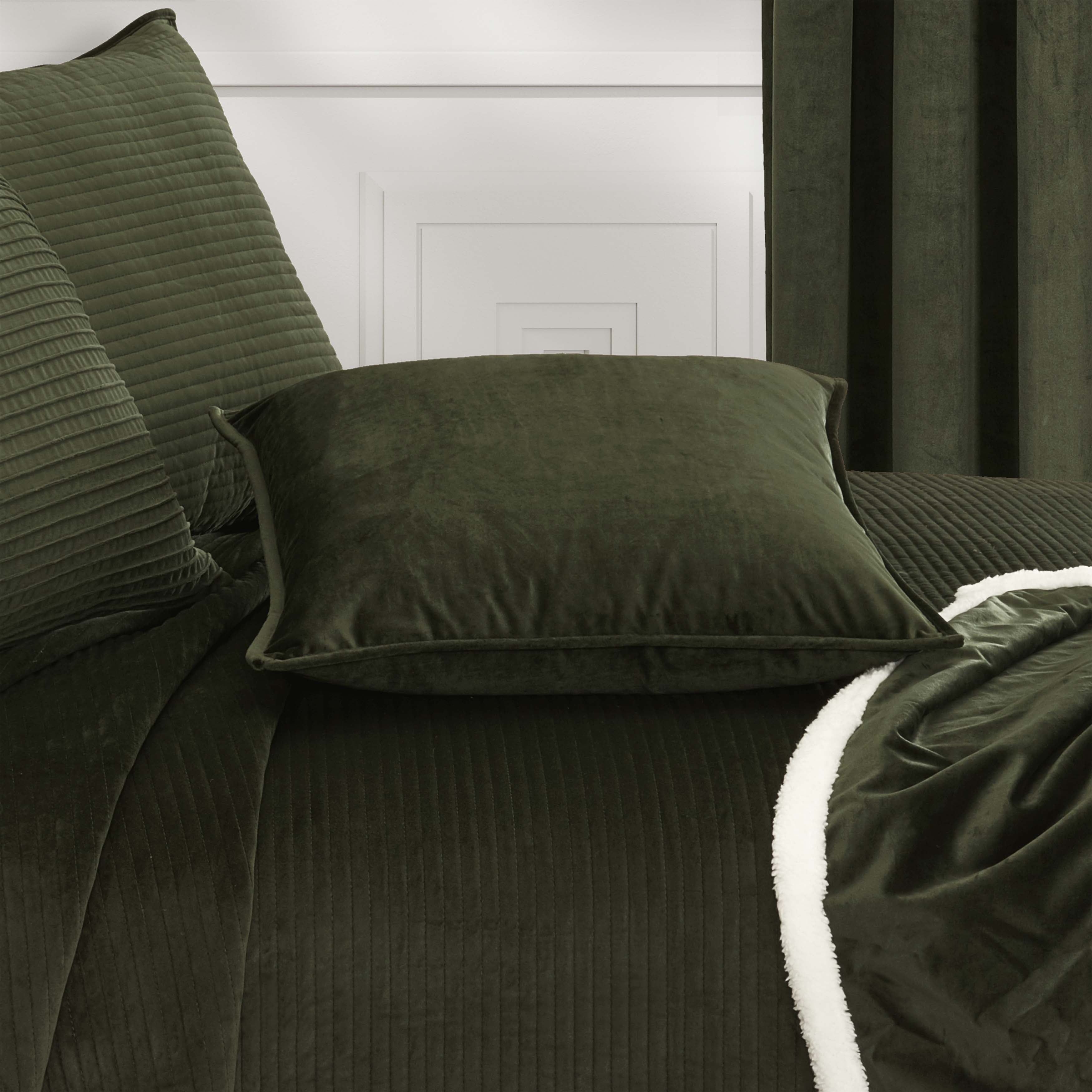 Townsend Square Decorative Throw Pillow 20" x 20" Throw Pillows By J. Queen New York
