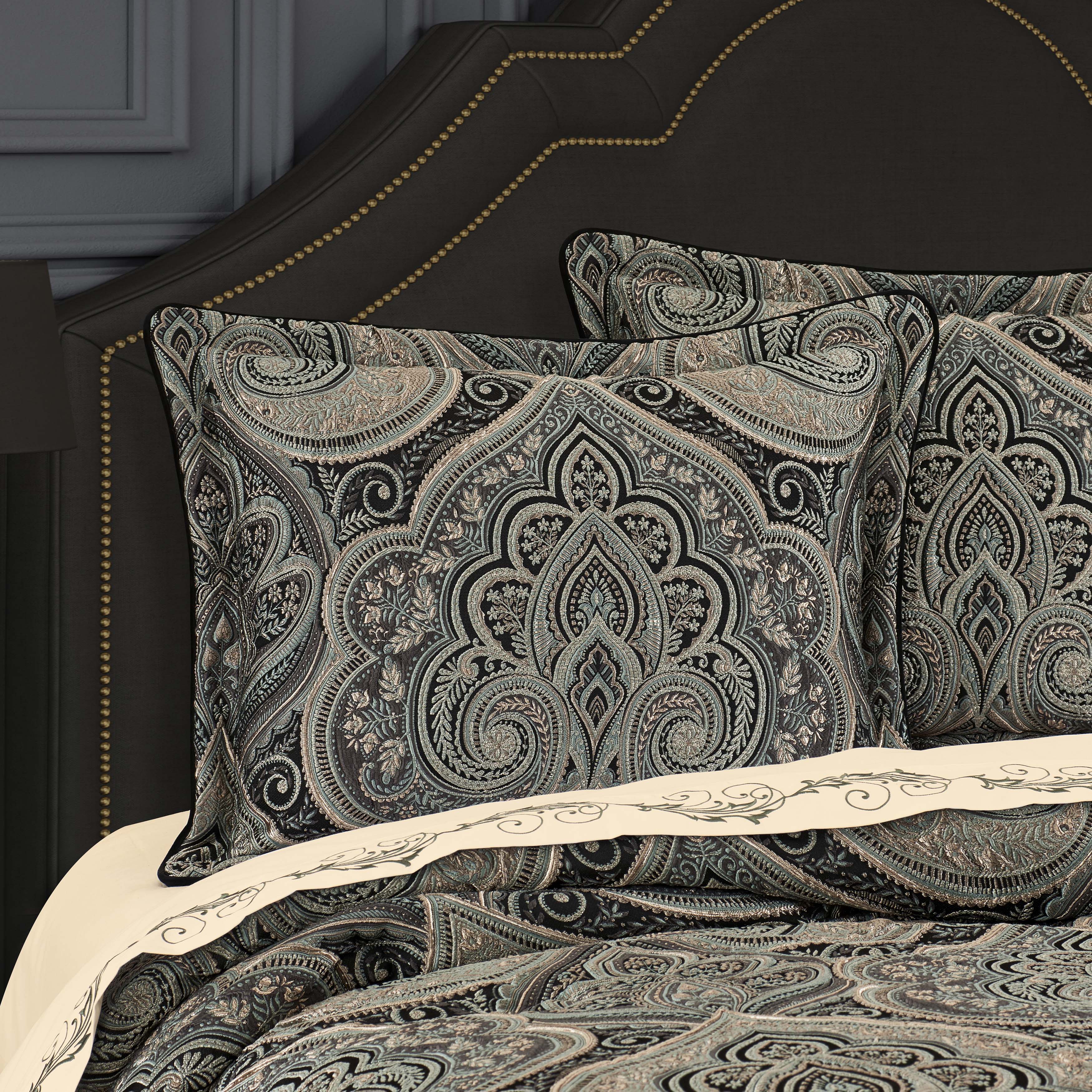 Vincenzo Glacier 4 Piece Comforter Set Comforter Sets By J. Queen New York