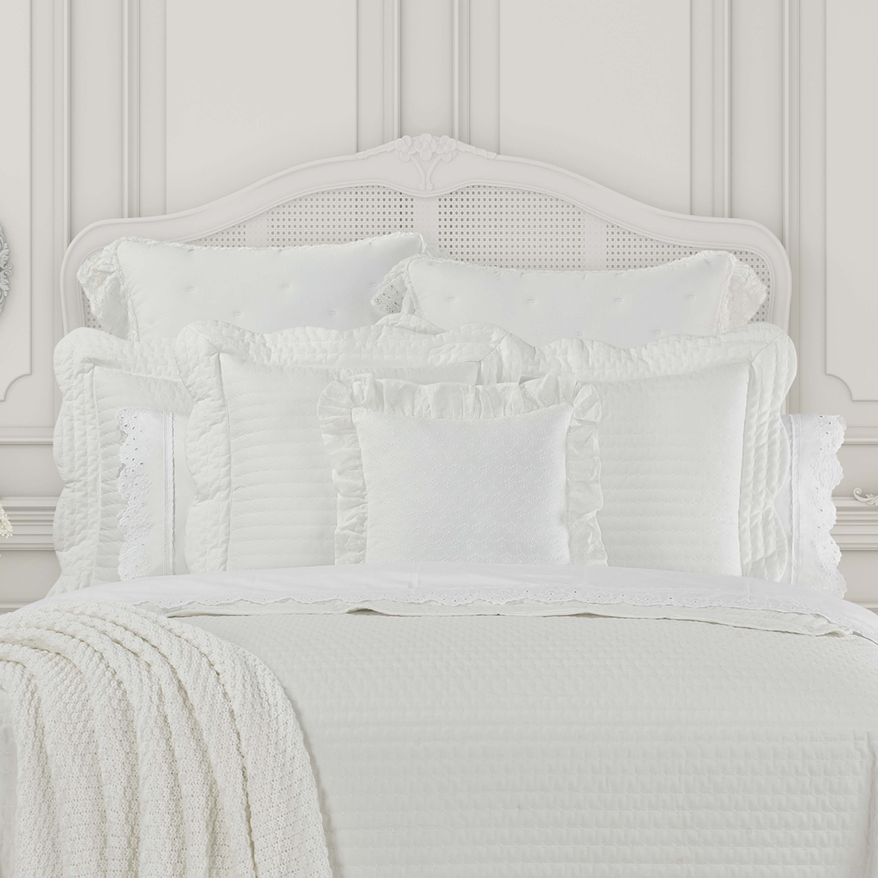 Amherst White Quilt Quilt Sets By J. Queen New York