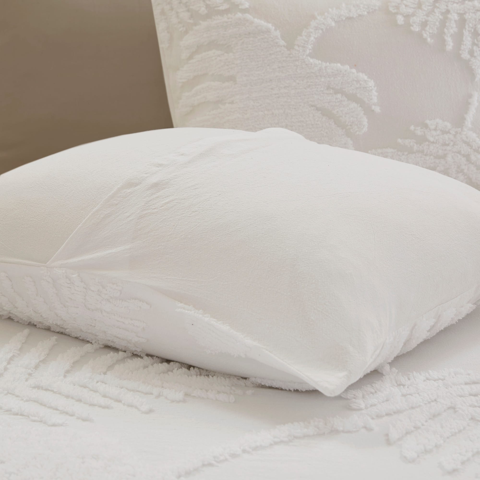 Tommy Scarf 3-Piece Comforter Set Comforter Sets By JLA HOME/Olliix (E & E Co., Ltd)
