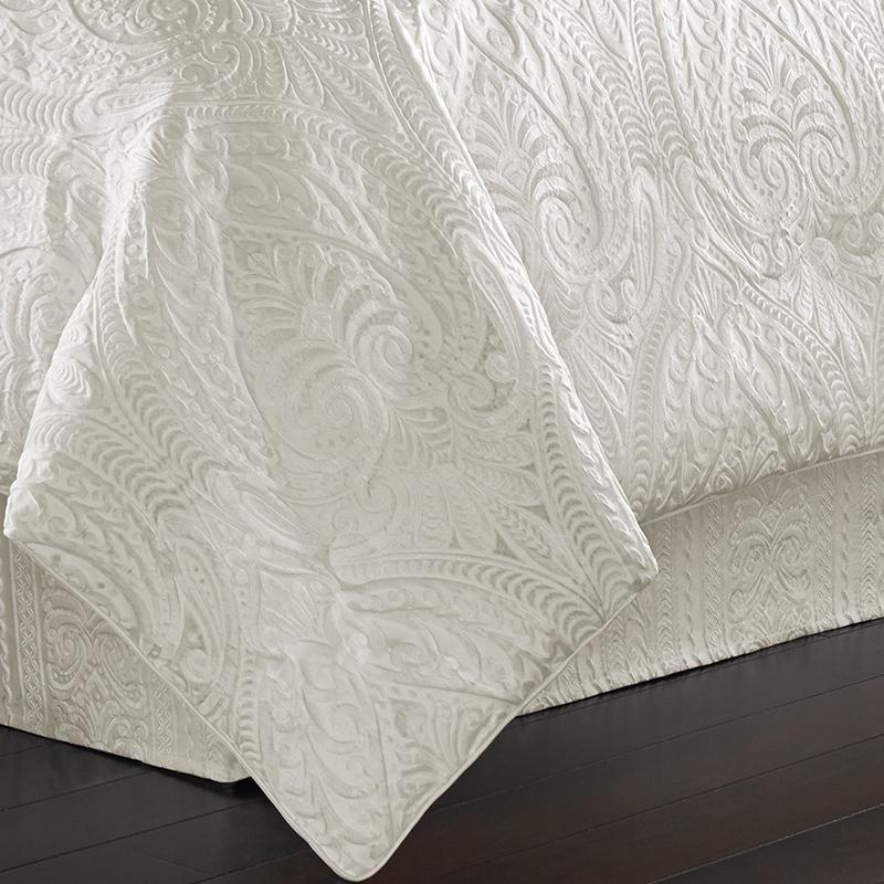 Bianco White 4-Piece Comforter Set By J Queen Comforter Sets By J. Queen New York