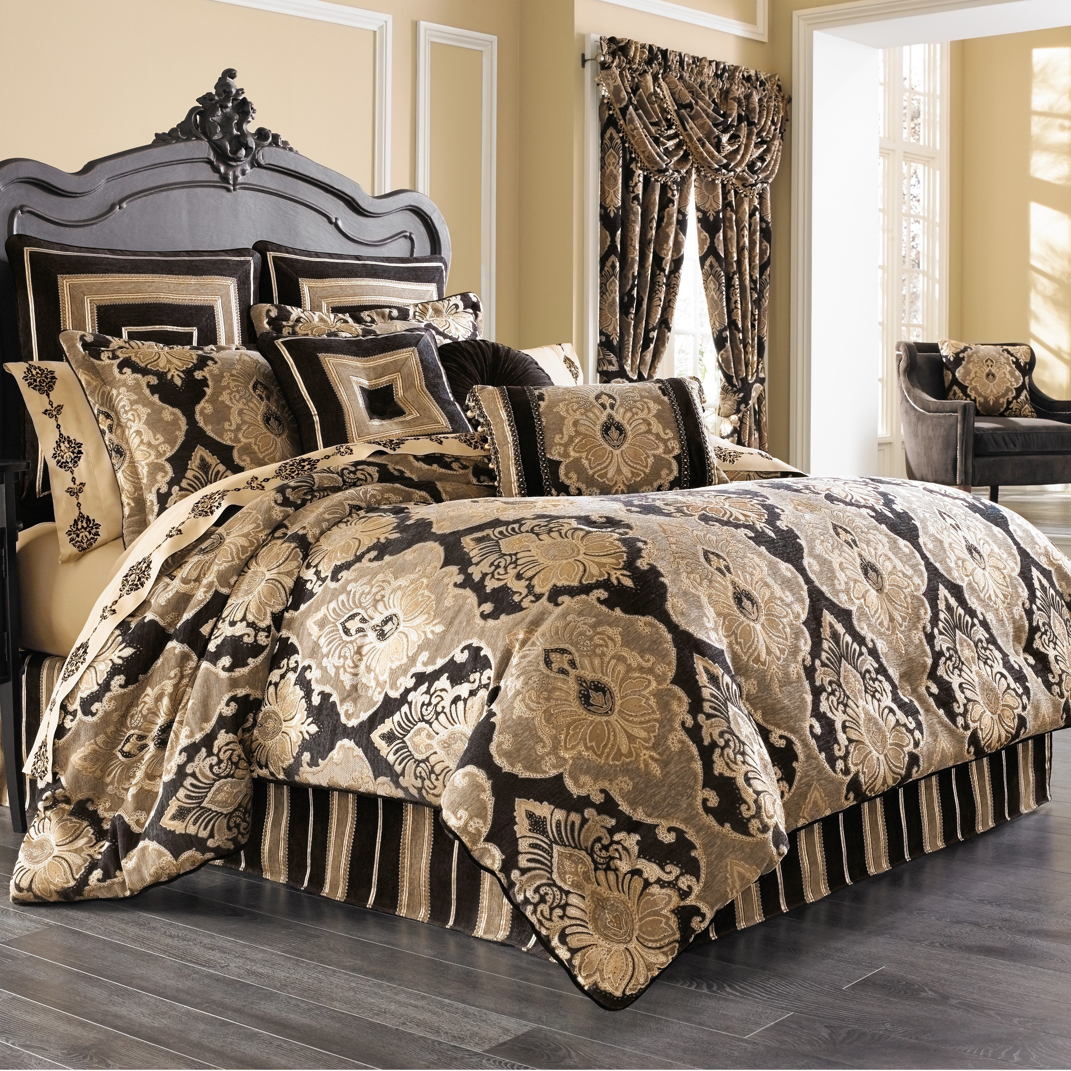 Bradshaw Black 4-Piece Comforter Set By J Queen Comforter Sets By J. Queen New York