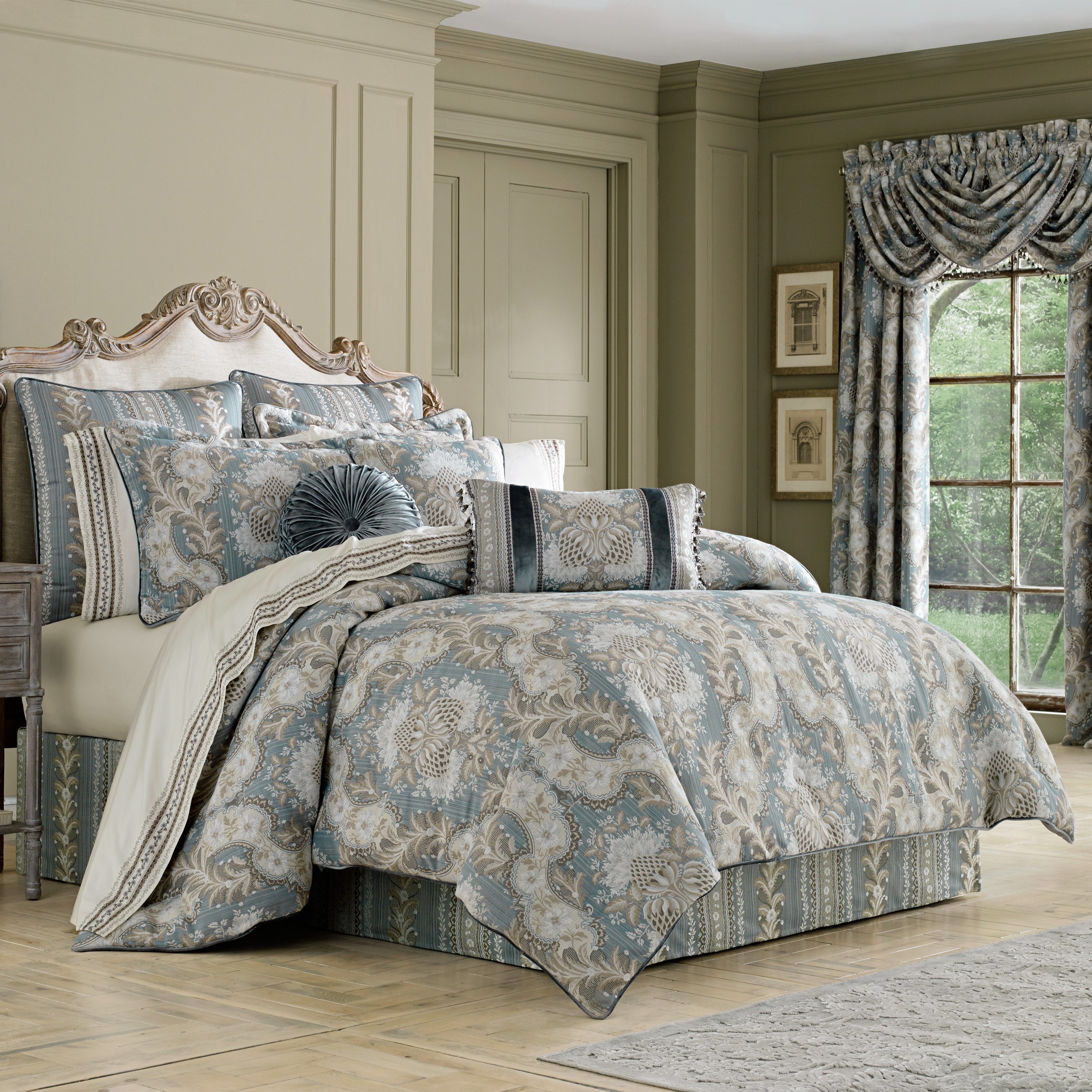 J Queen Crystal Palace French Blue 4-Piece Comforter Set in Cal King- Final Sale Comforter Sets By US Office - Latest-bedding