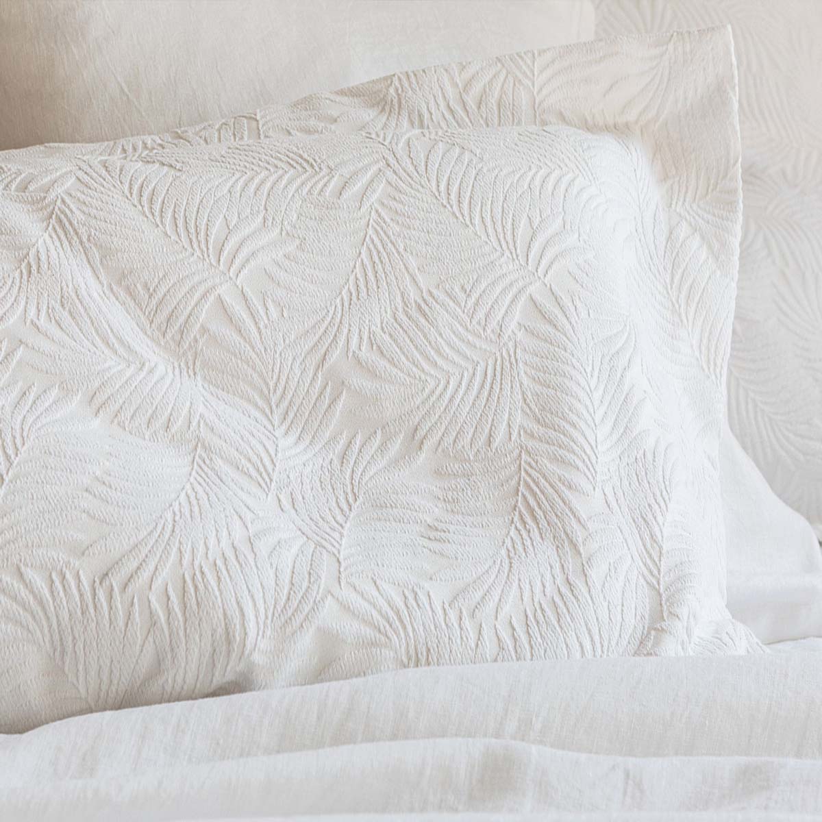 Empreinte White Bedspread Bedspread Set By Anne de Solène