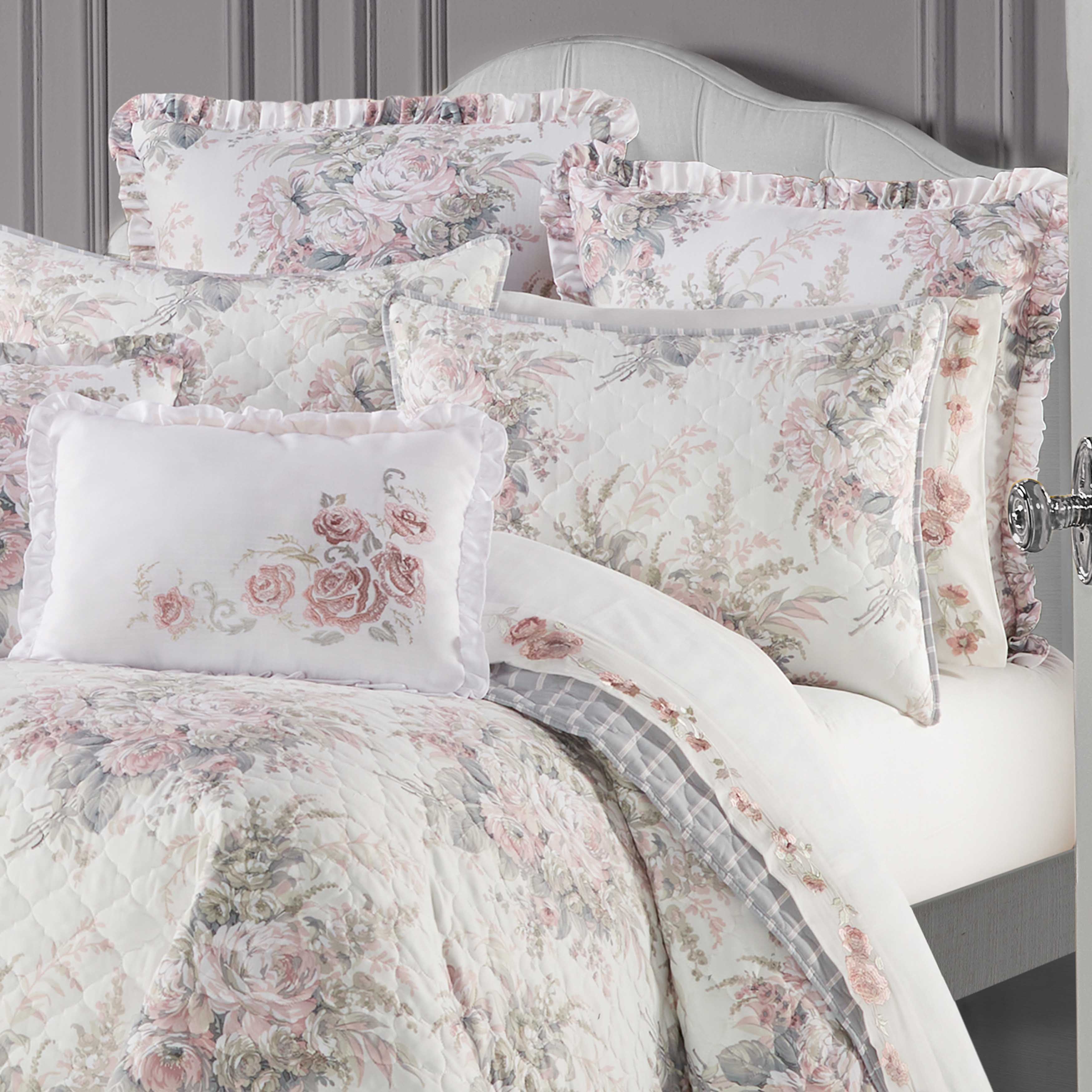 Estelle Blush 3-Piece Quilt Set Quilt Sets By J. Queen New York