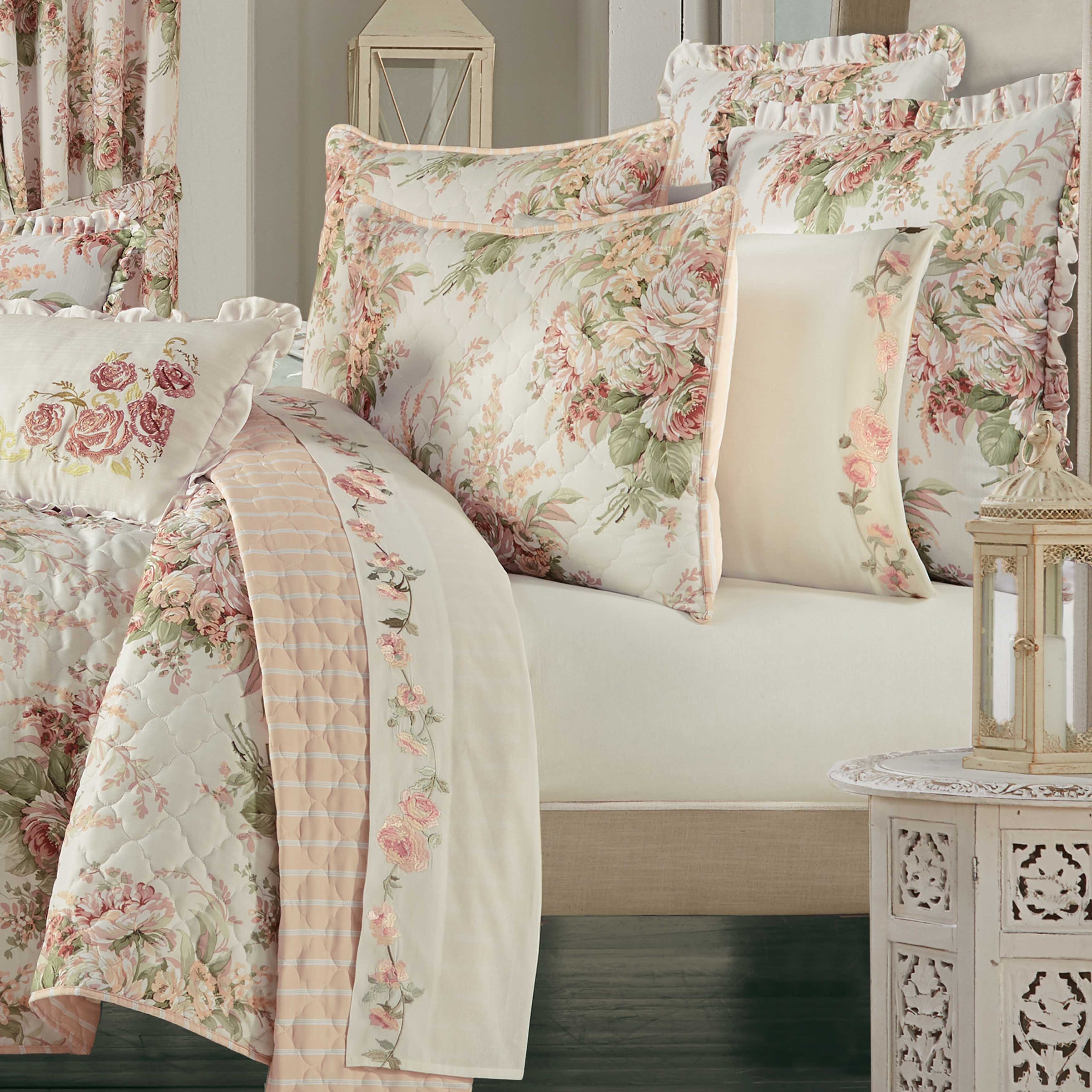 Estelle Coral 3-Piece Quilt Set Quilt Sets By J. Queen New York