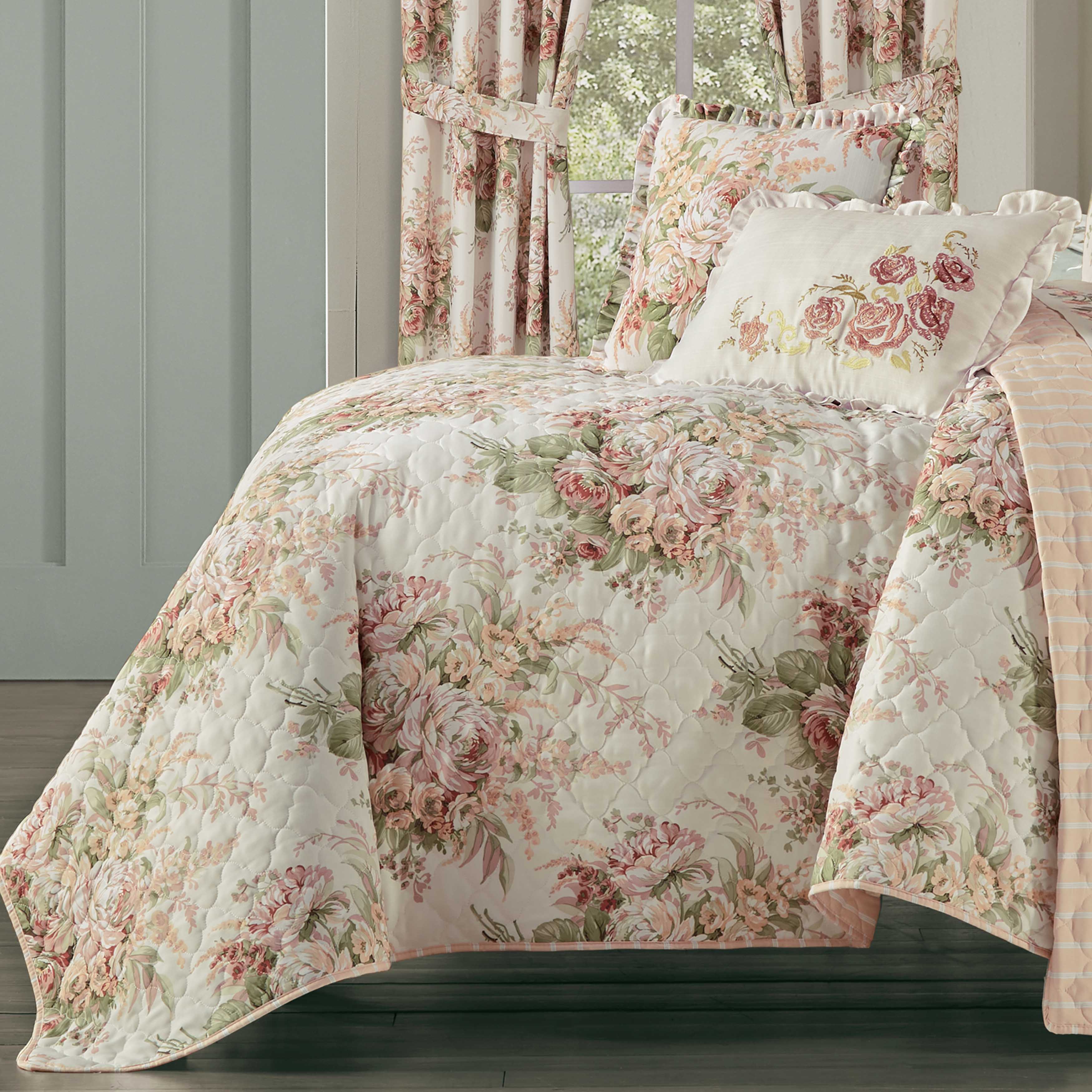 Estelle Coral 3-Piece Quilt Set Quilt Sets By J. Queen New York