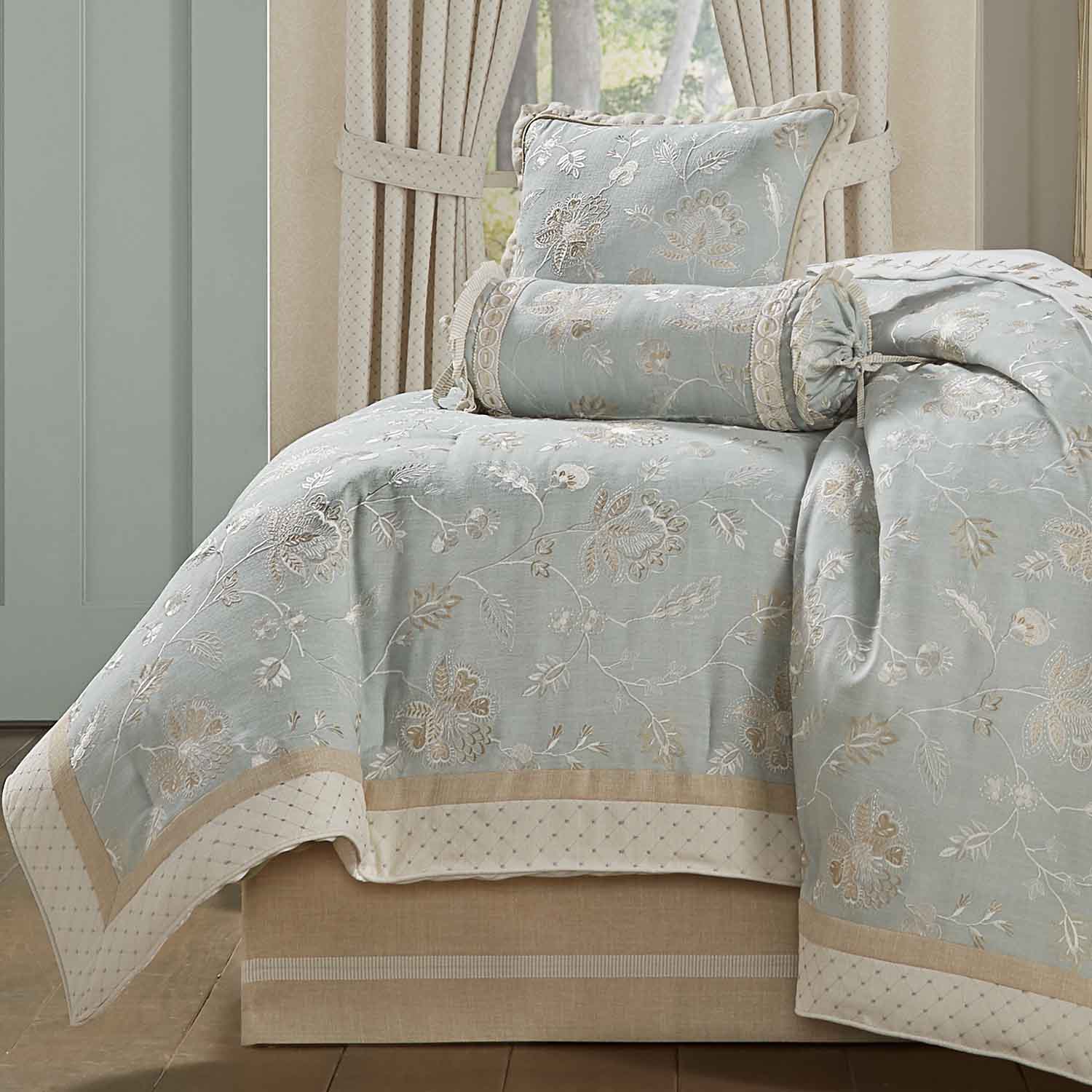 Garden View SPA 4-Piece Comforter Set By J Queen Comforter Sets By J. Queen New York