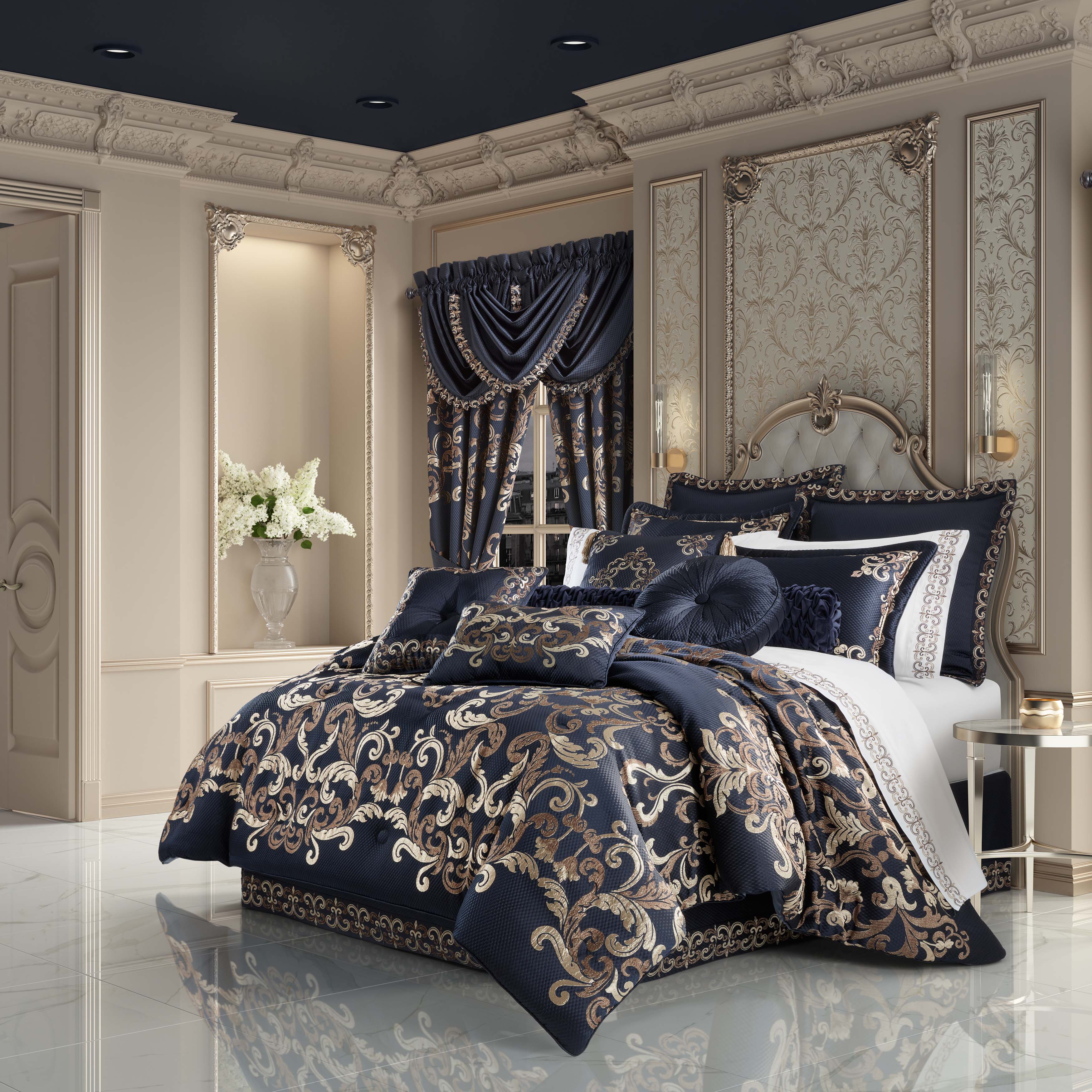 Giardino Blue 4-Piece Comforter Set By J Queen Comforter Sets By J. Queen New York