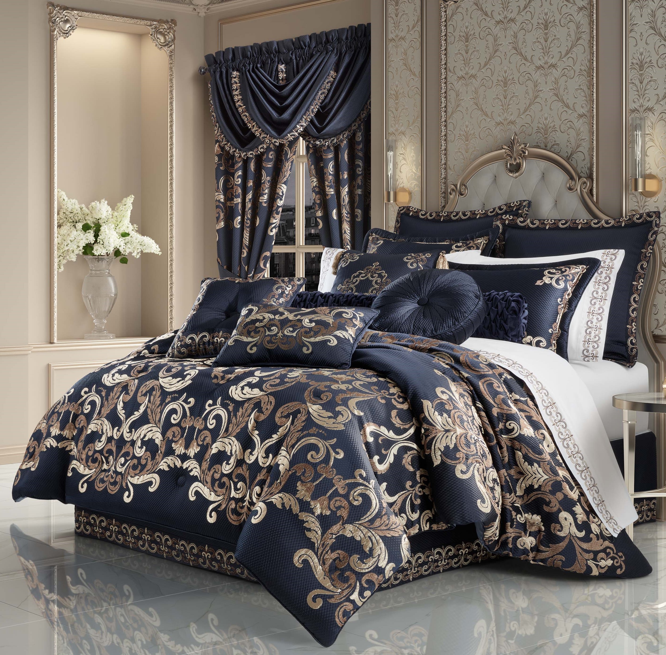 Giardino Blue 4-Piece Comforter Set By J Queen Comforter Sets By J. Queen New York