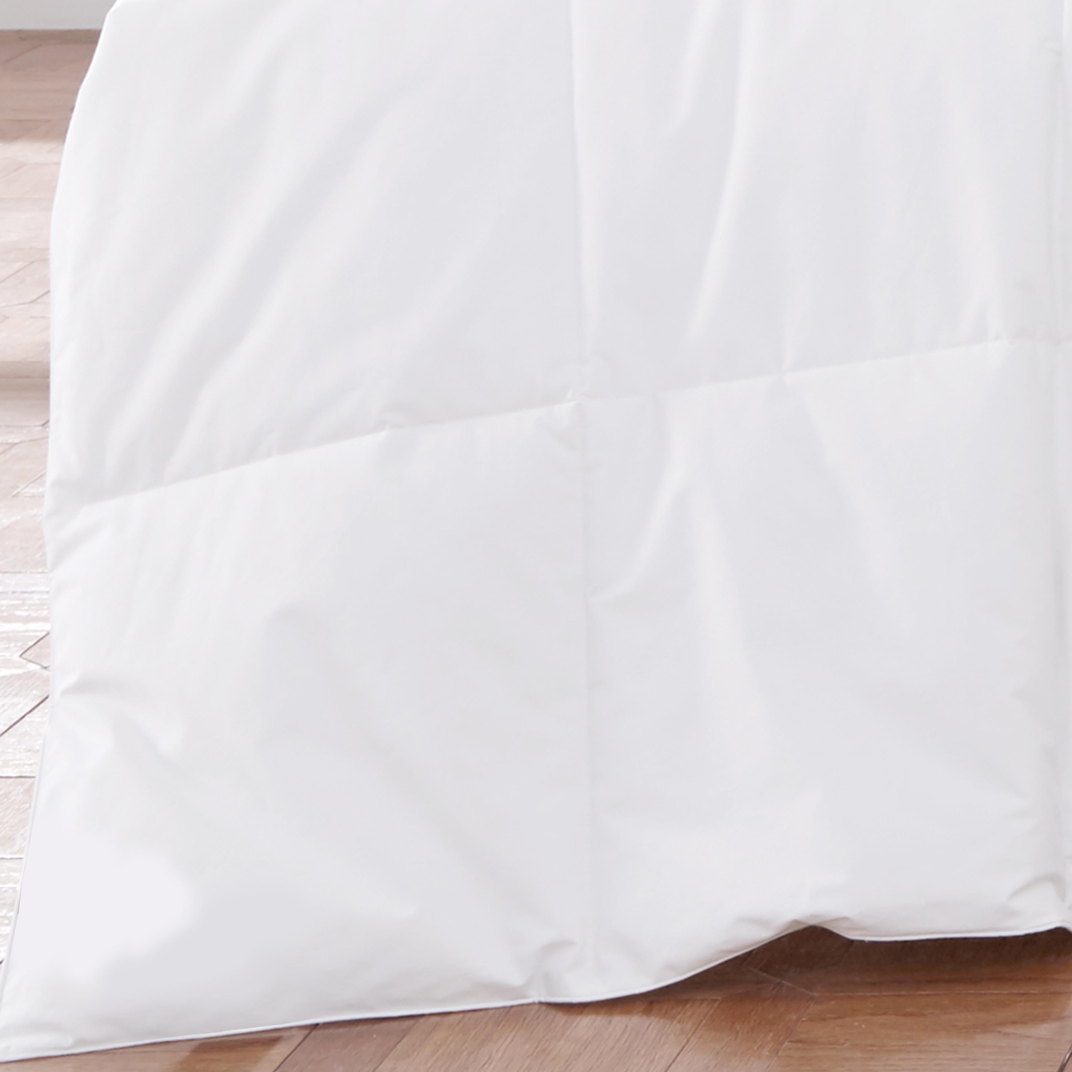 Royality 233 White Down Mediumweight Comforter By J Queen Duvet Insert By J. Queen New York